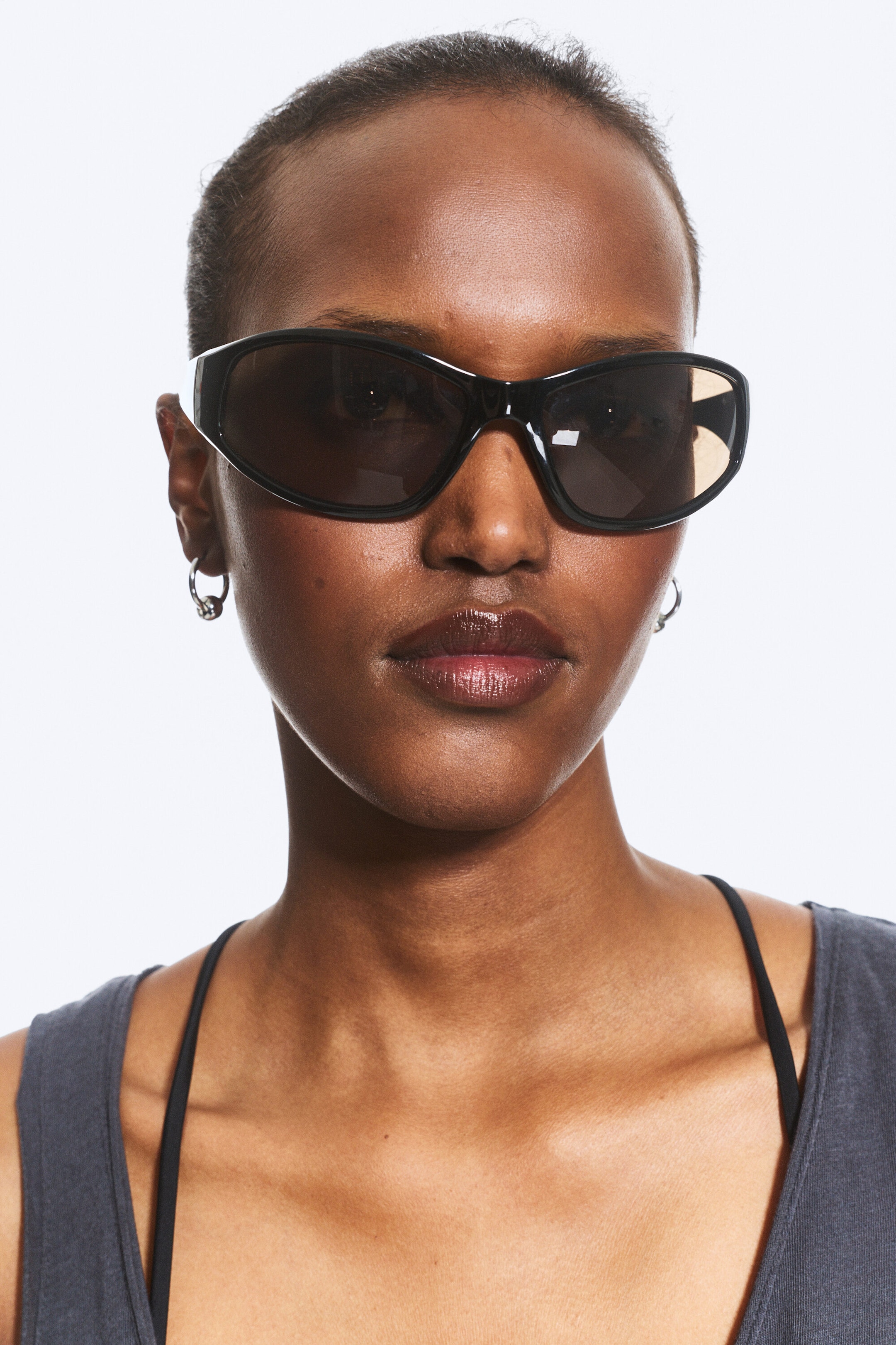 Schwarz - Schwarze Gläser - Wrap-Around-Sonnenbrille - 1