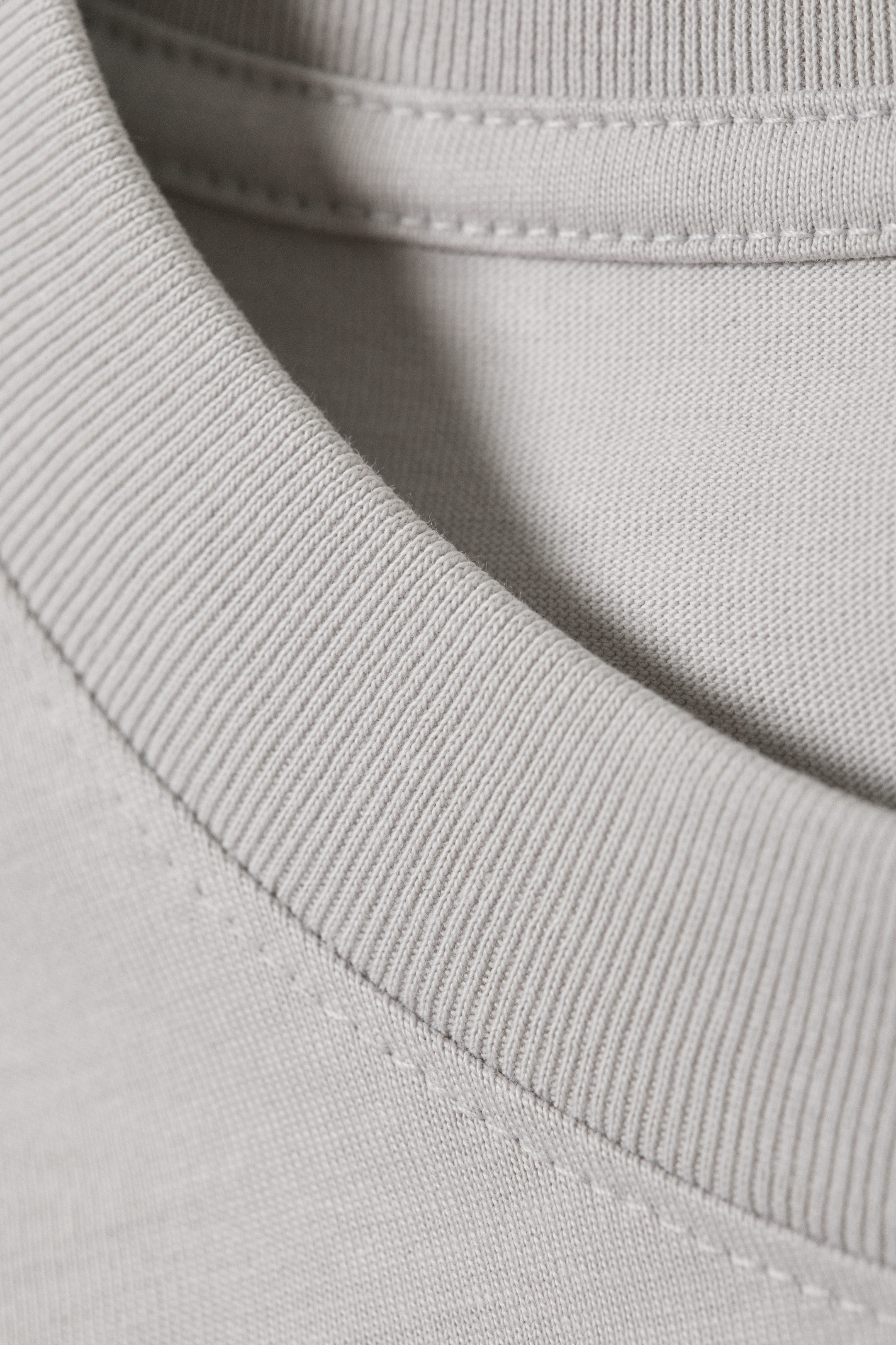 Hellgrau - Klassisches T-Shirt mit boxy Fit - 4