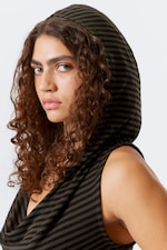 Dunkles Khakigrün gestreift - Gestreiftes, drapiertes Kapuzentop - 2