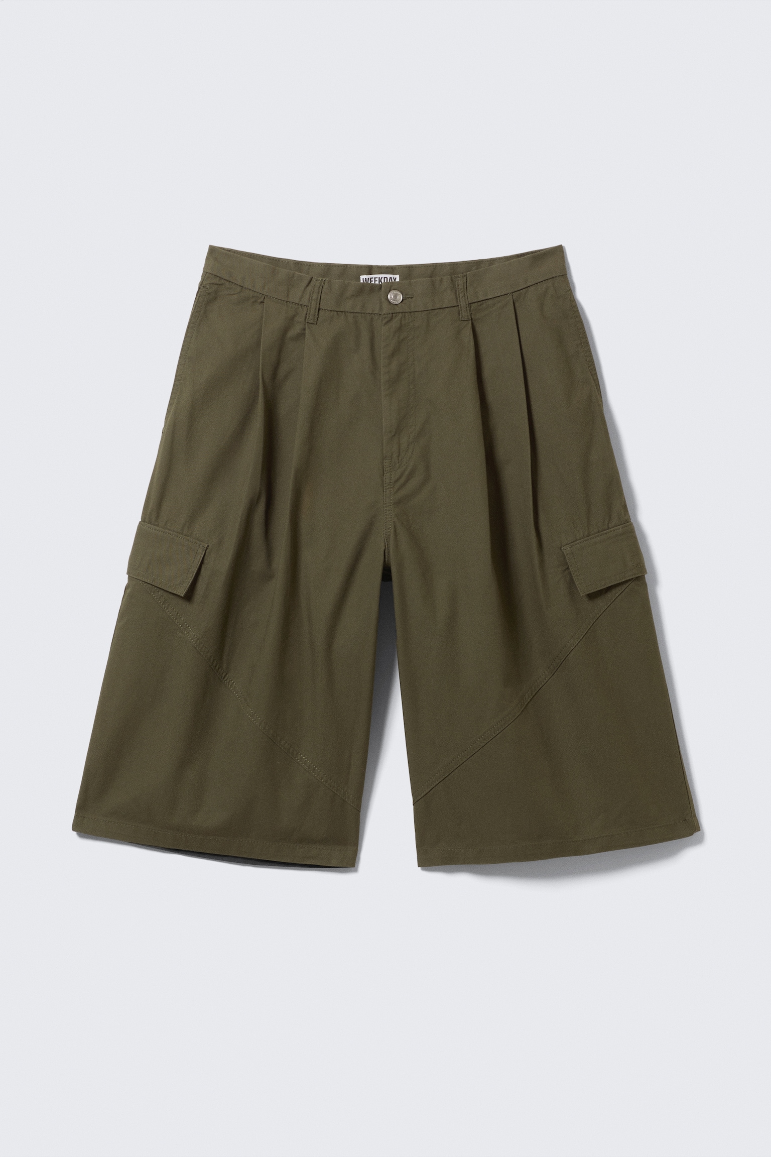 Shorts utility in twill con vestibilità loose - Verde kaki scuro/Nero - 2