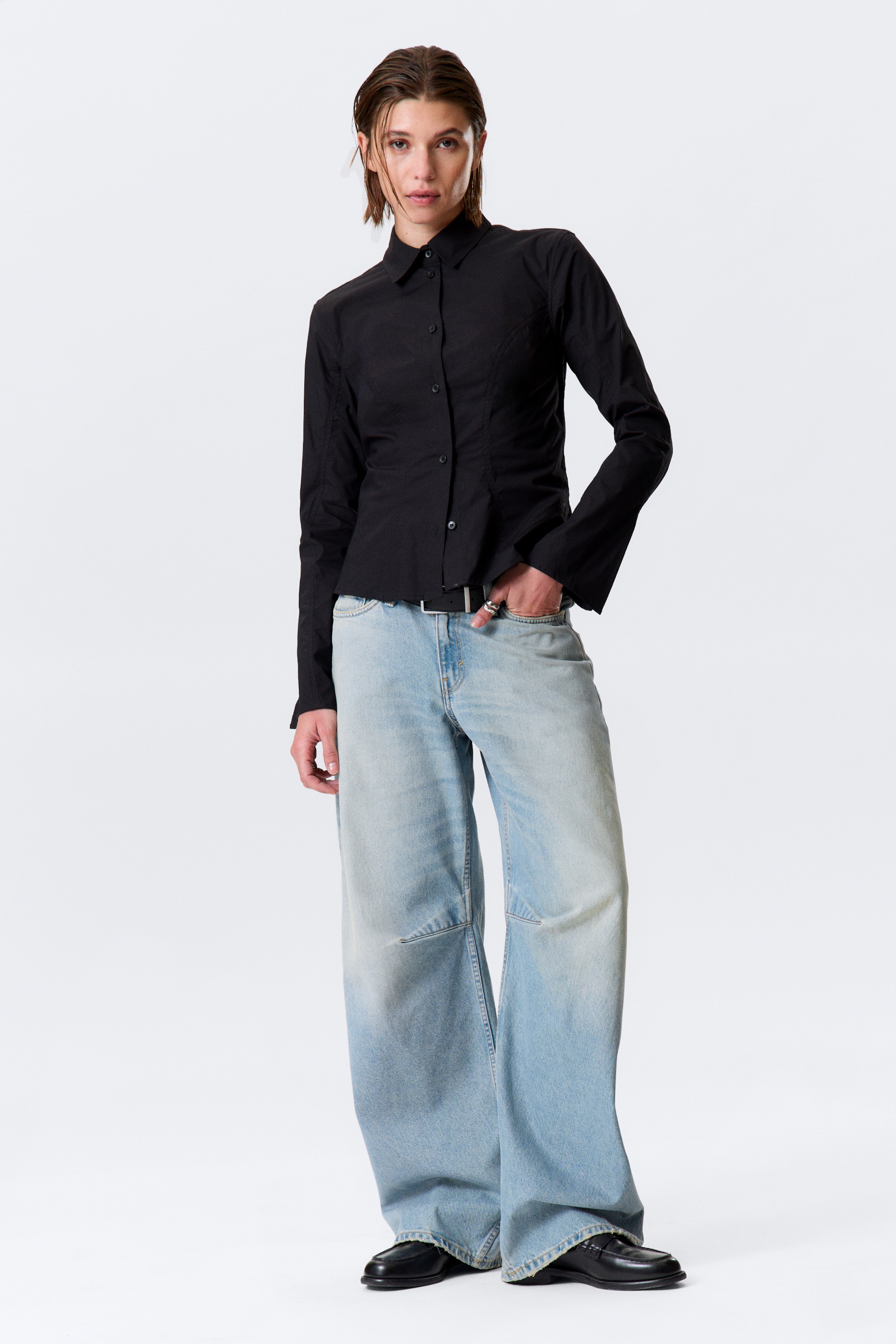 Vezi imaginea mai mare: Cămașă din bumbac cu mâneci lungi, croială cambrată - Negru - FEMEI | H&M RO 1