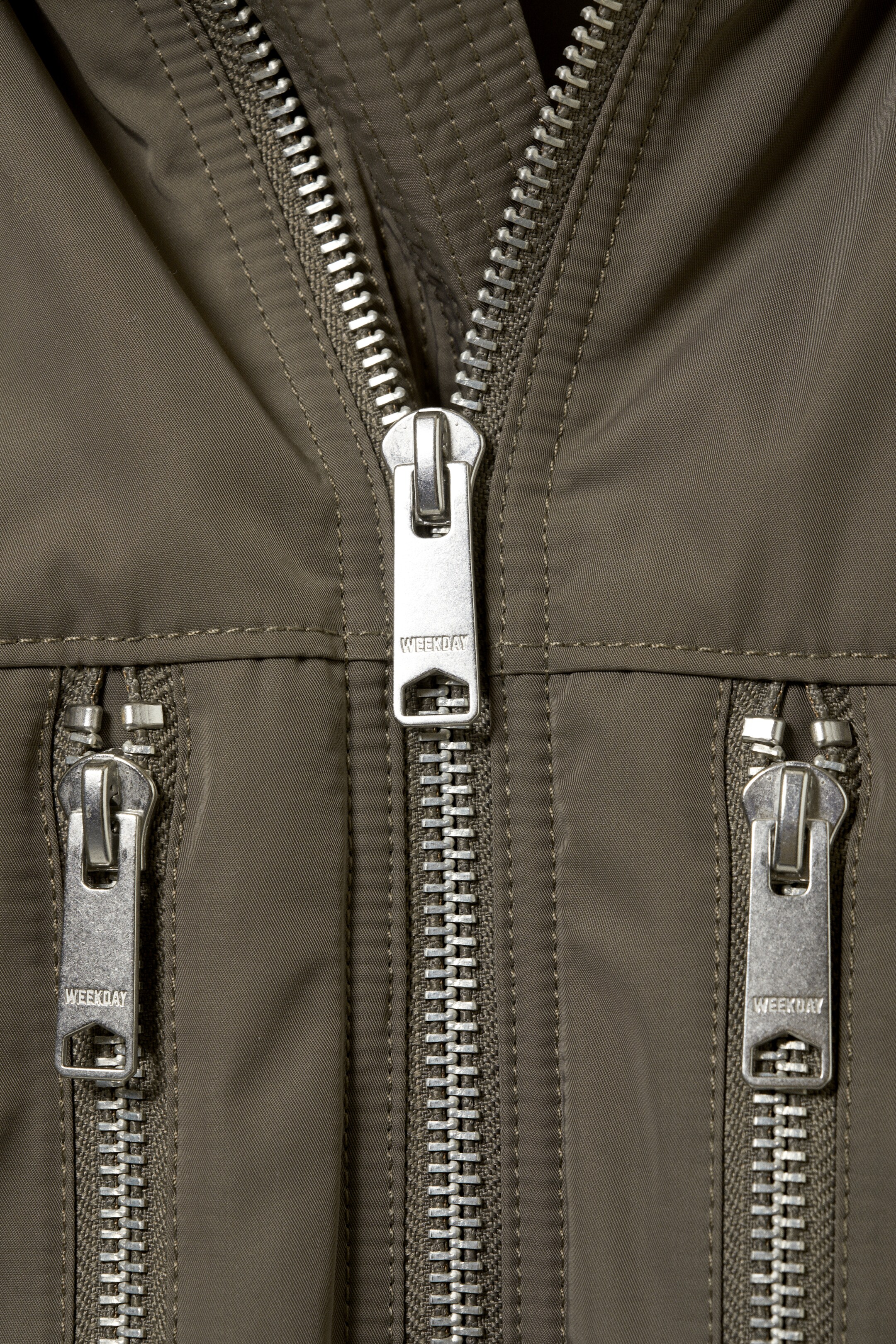 Größeres Bild ansehen: Bomberjacke mit Kapuze und lockerer Passform - Dunkles Graubraun - Men | H&M DE 3