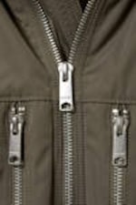 Dunkles Graubraun - Bomberjacke mit Kapuze und lockerer Passform - 1