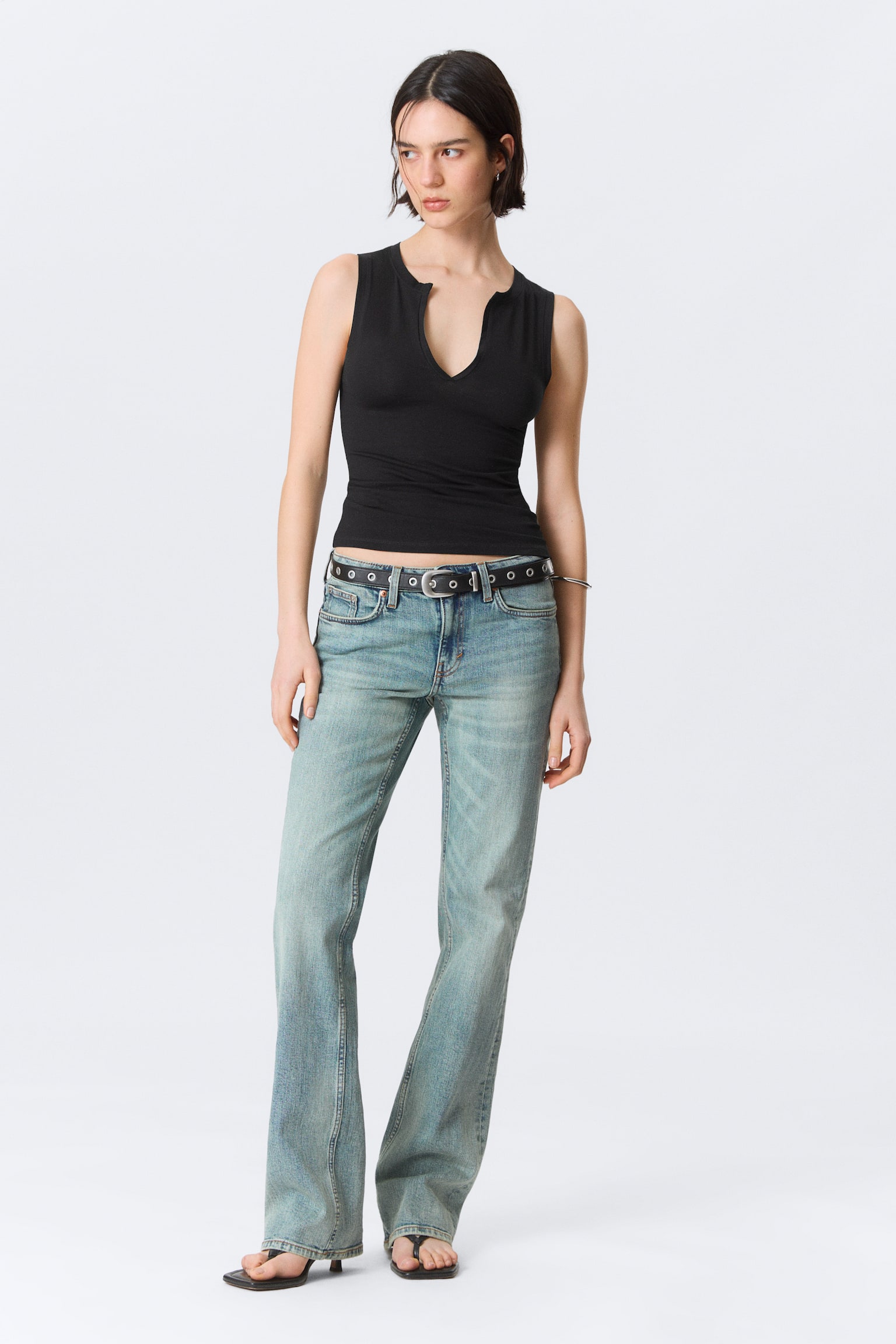 Haut ajusté sans manches col V - Noir/Rose clair - 4