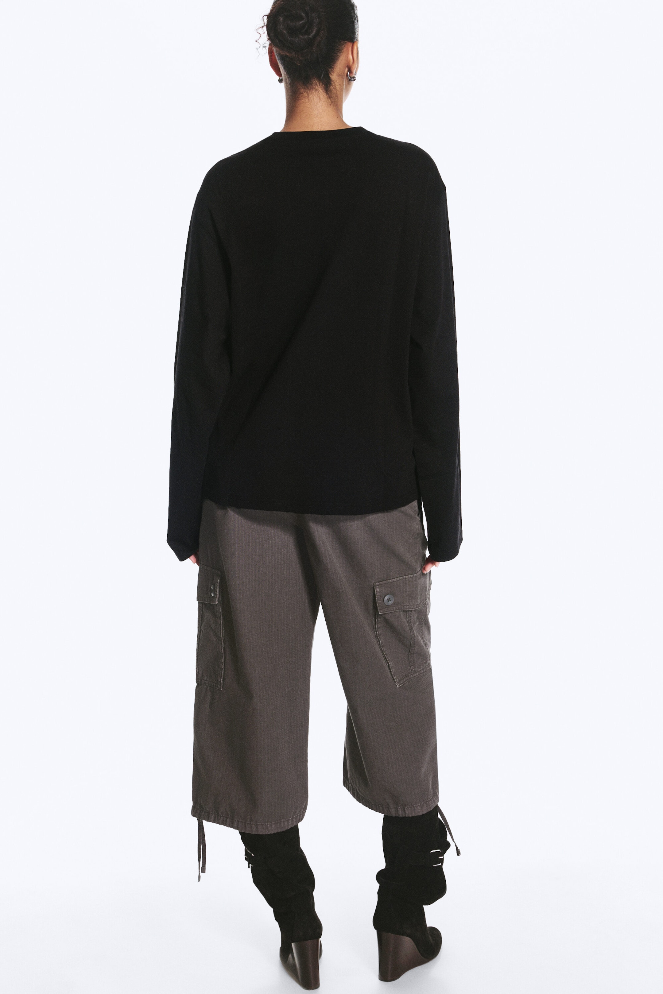 Black - Boxy V-neck Long-sleevd T-shirt - 2