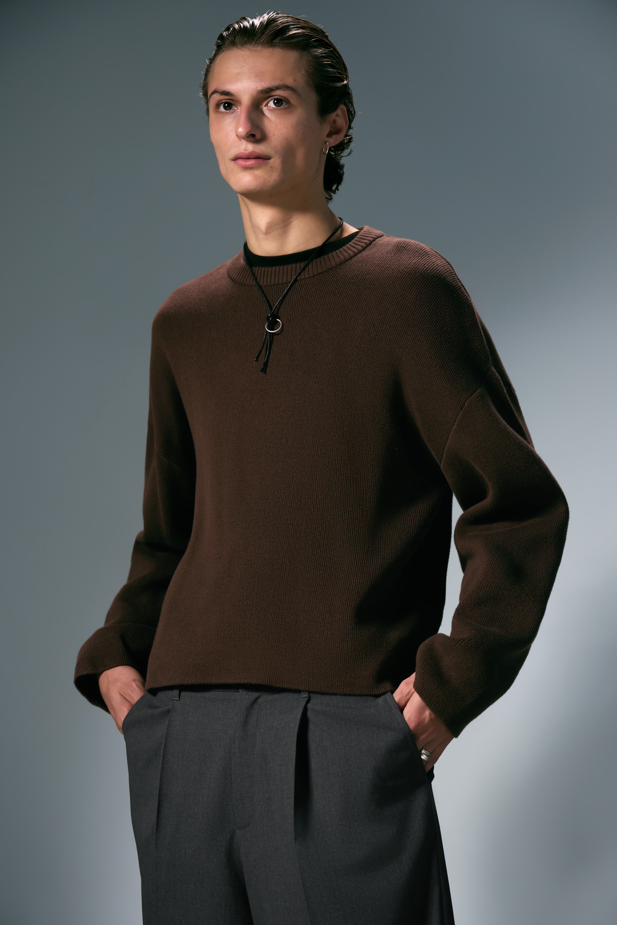 Ver imagen más grande: Jersey de punto de algodón con corte boxy - Marrón oscuro - HOMBRE | H&M ES 1