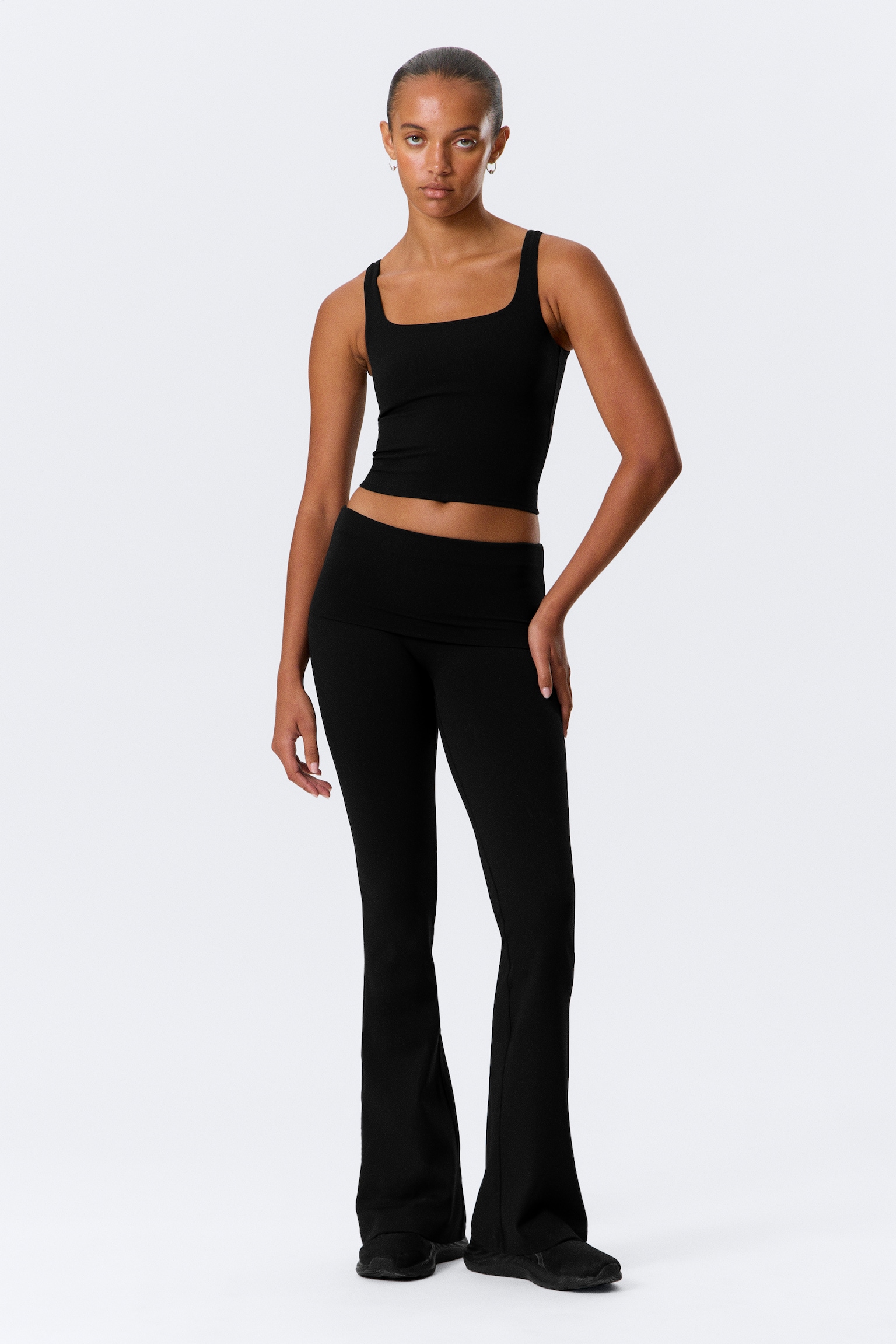 Cropped Sports Top - Black/White/Dark Brown/Dark Khaki Green - 3