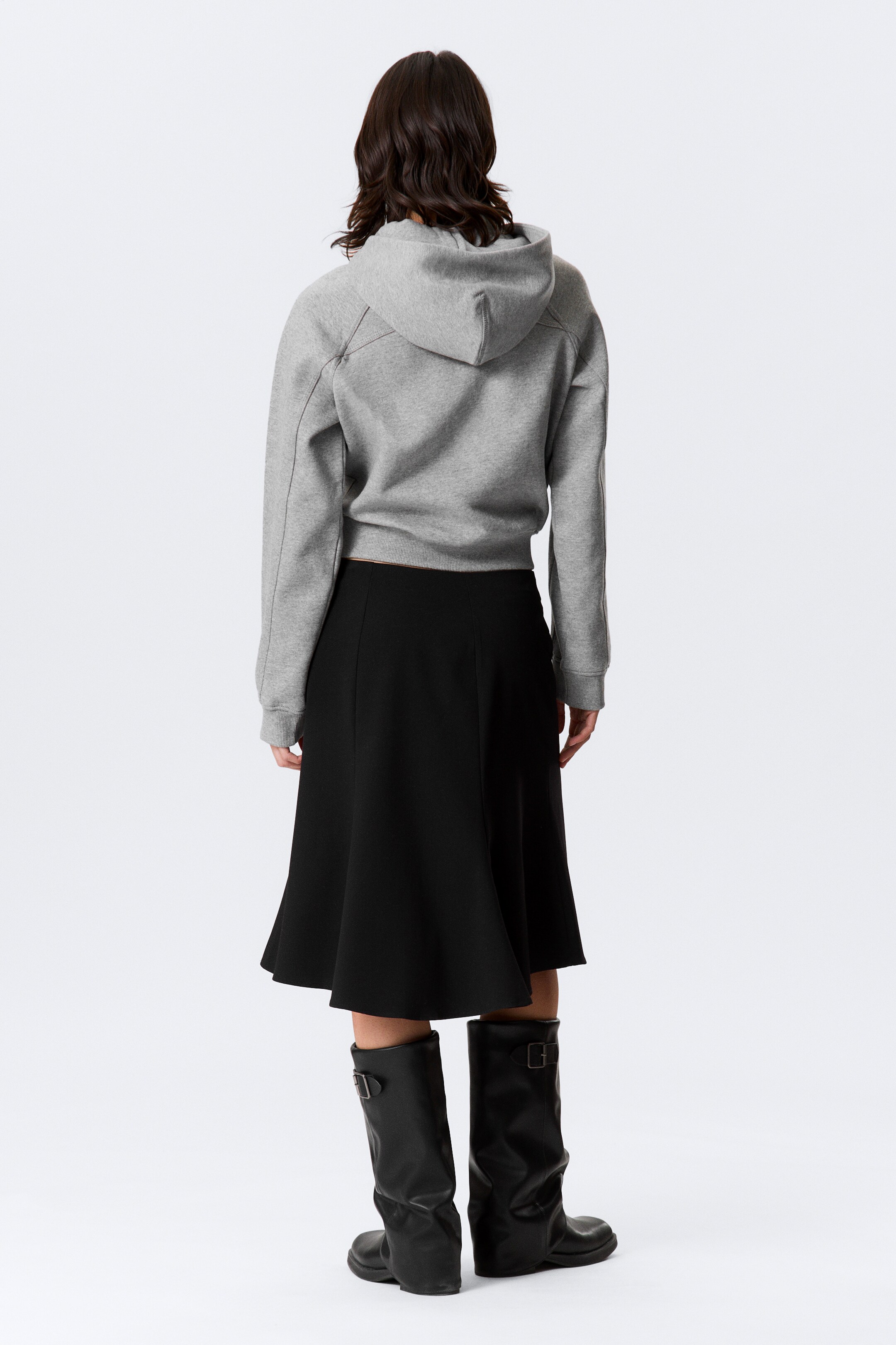 Zobrazit větší obrázek: Mid Rise Flared Midi Skirt - Černá - ŽENY | H&M CZ 4