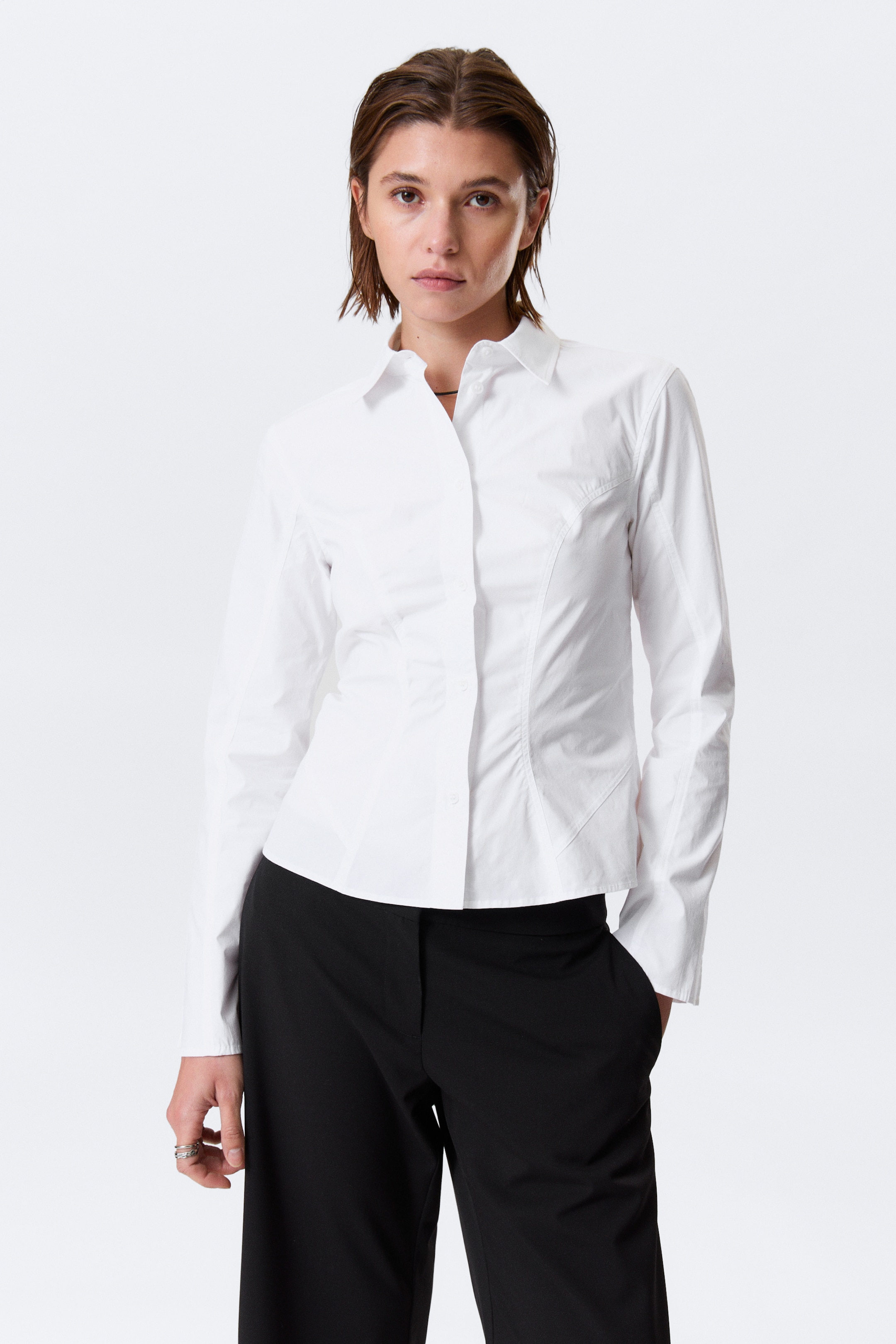 Vezi imaginea mai mare: Cămașă din bumbac cu mâneci lungi, croială cambrată - Alb - FEMEI | H&M RO 1