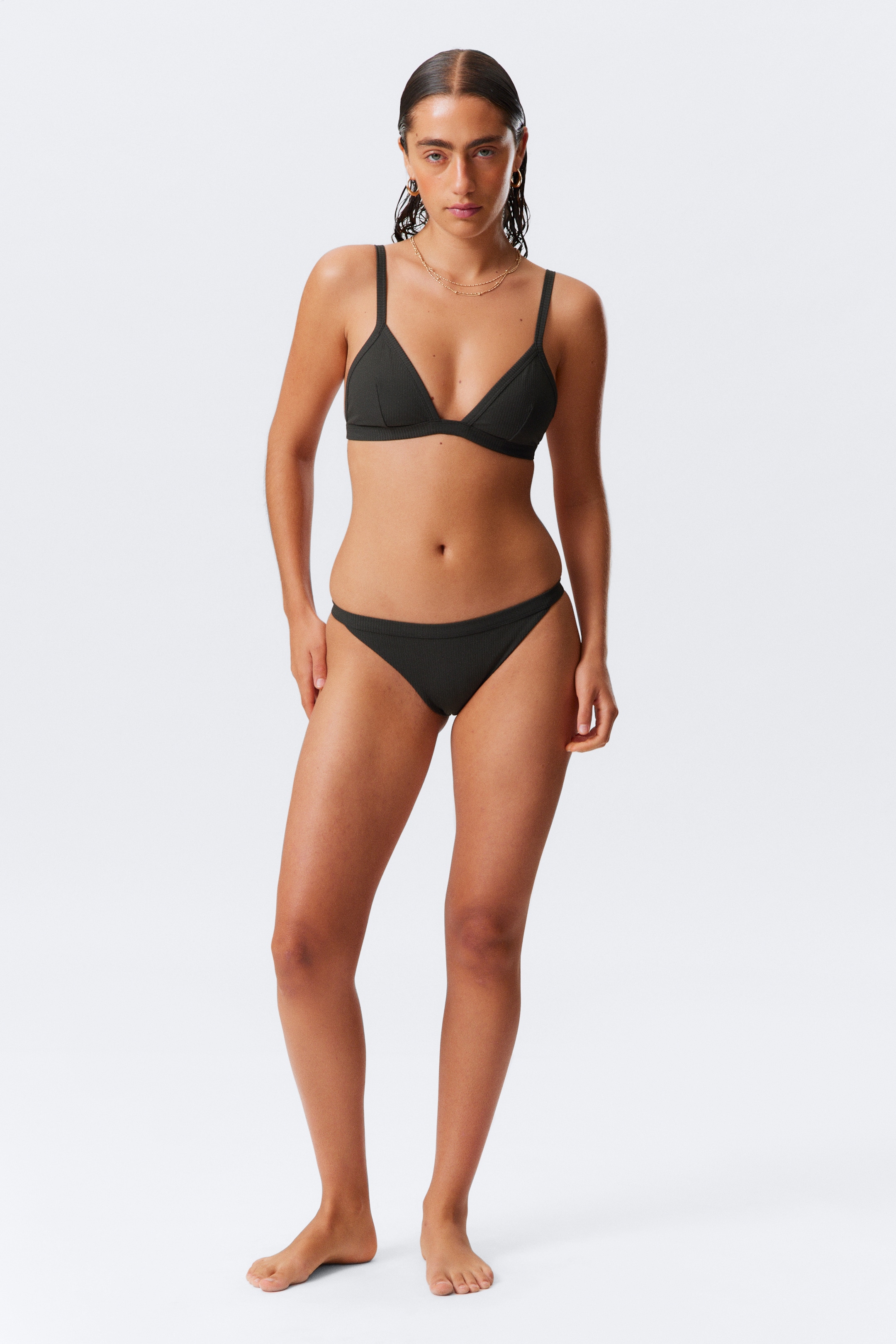 Visa större bild: Ribbad bikinitopp med v-ringning - Mörkgrå - DAM | H&M SE 3