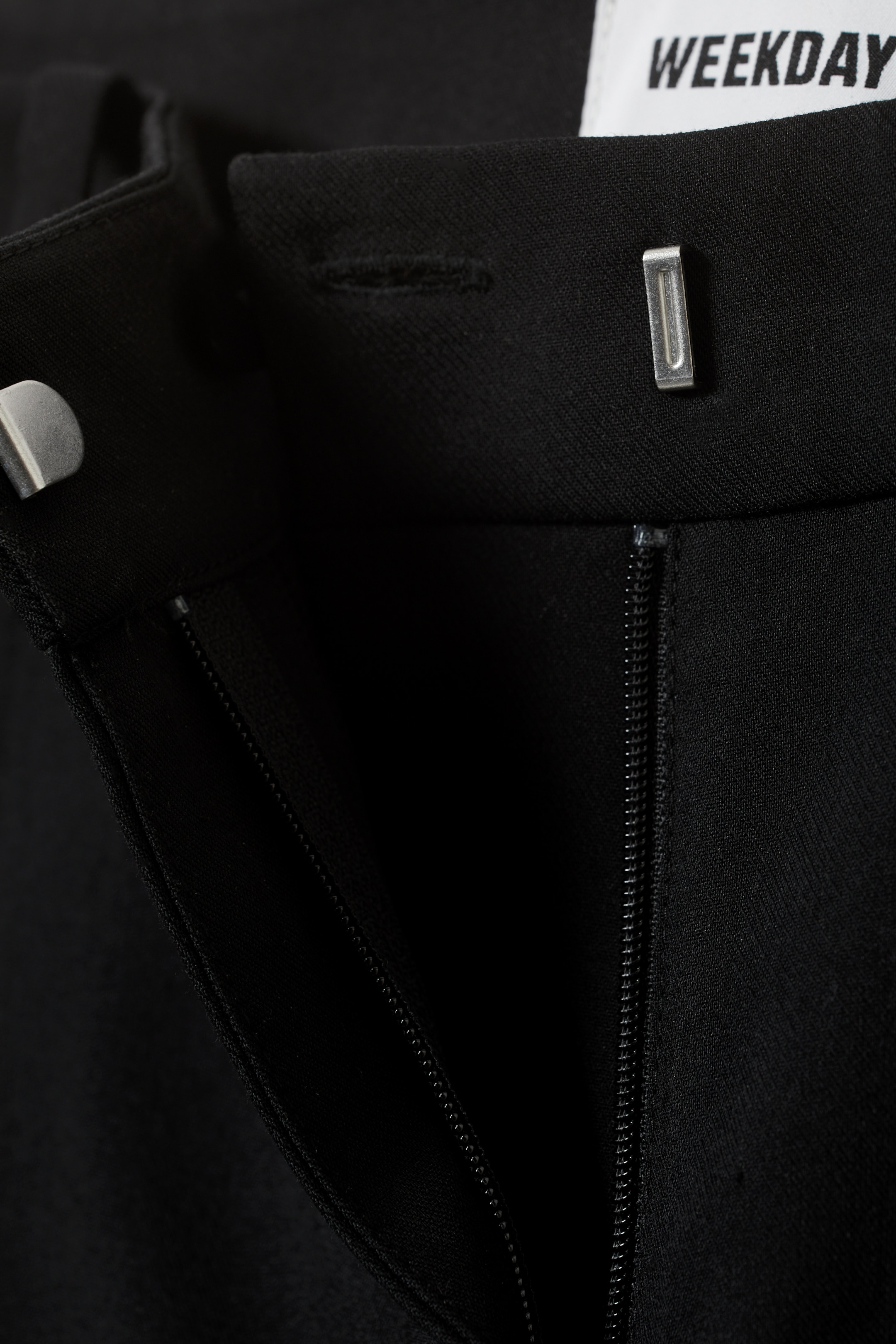 Größeres Bild ansehen: Anzughose mit relaxter Passform - Schwarz - Ladies | H&M DE 2