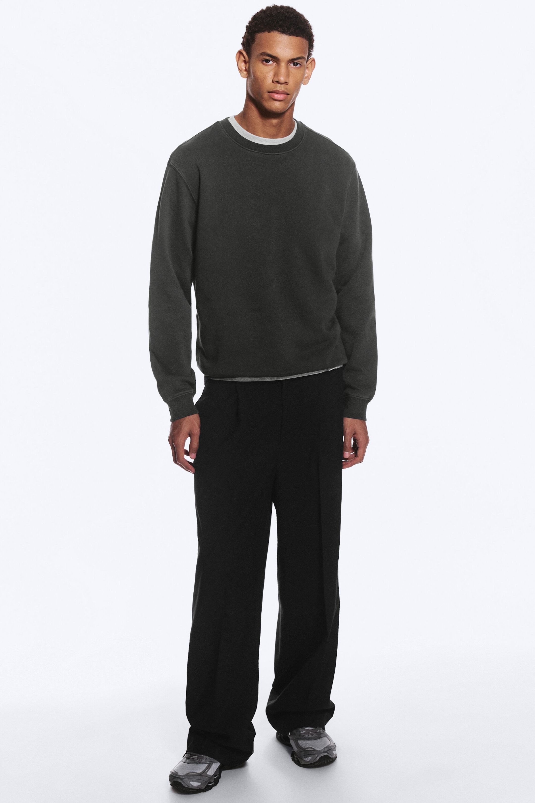 Ausgewaschenes Dunkelgrau - Klassisches Sweatshirt - 1