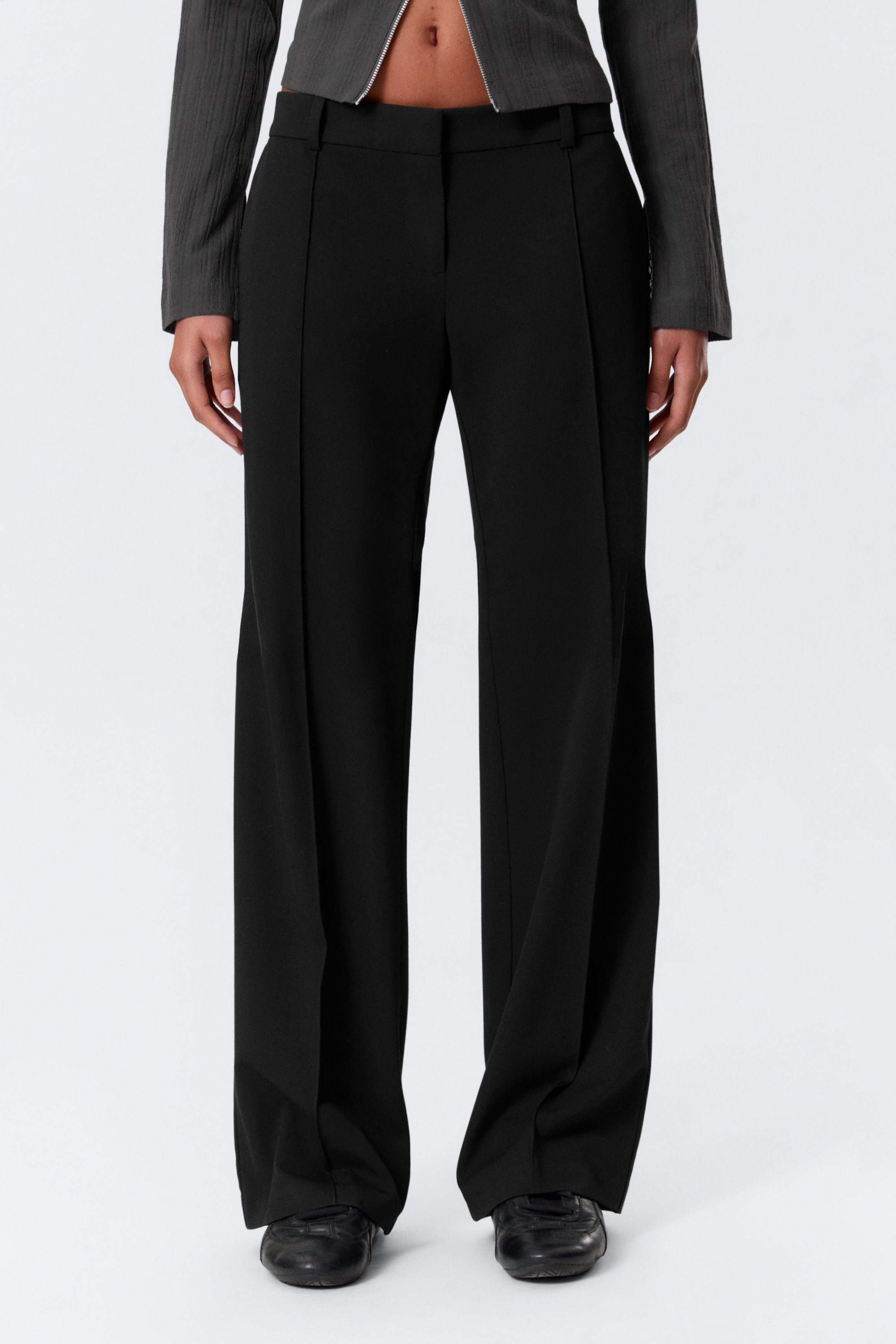 Black - Low Rise Straight Suiting Trousers - 2
