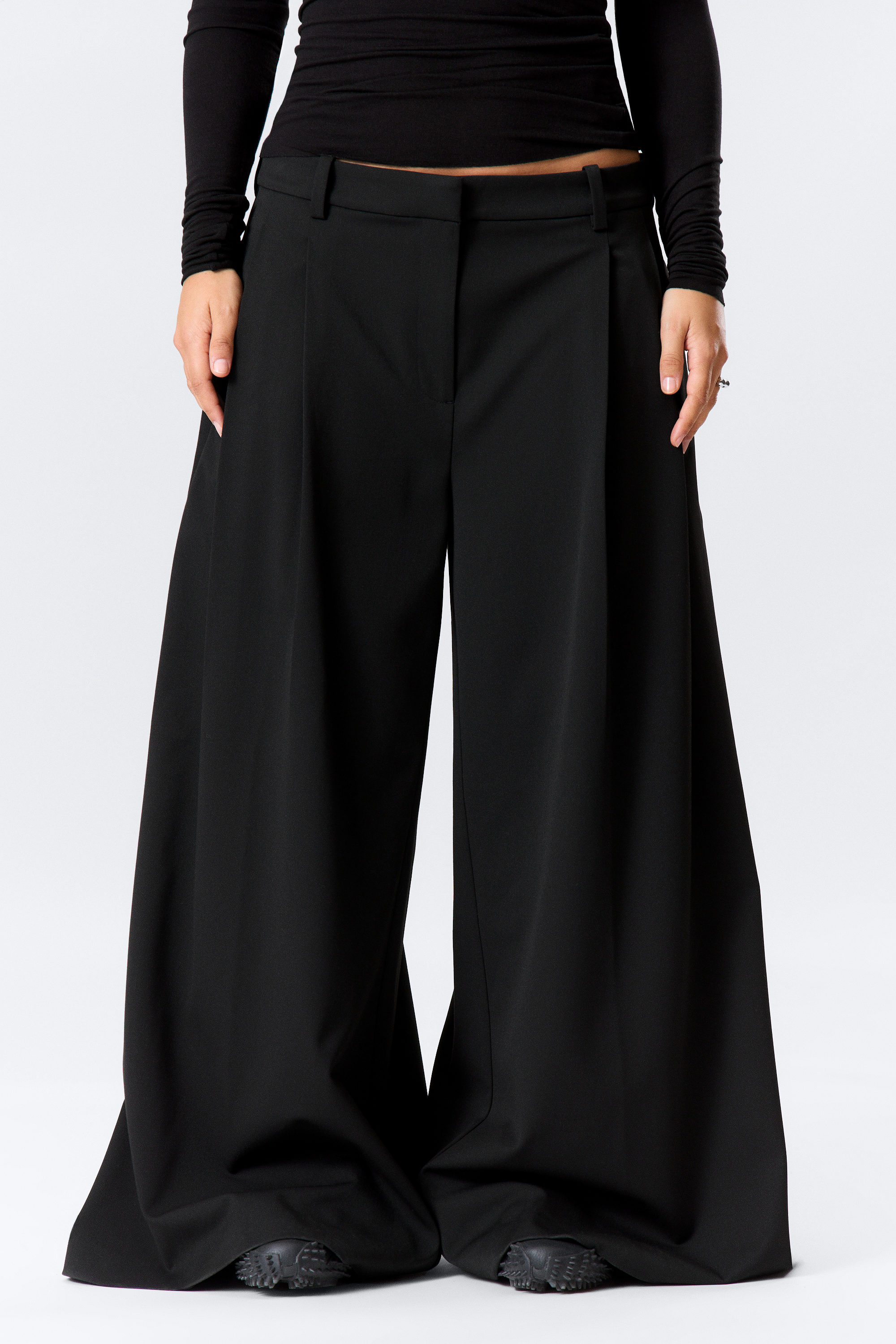 Black - Super Wide Pleated Suiting Trousers - 2