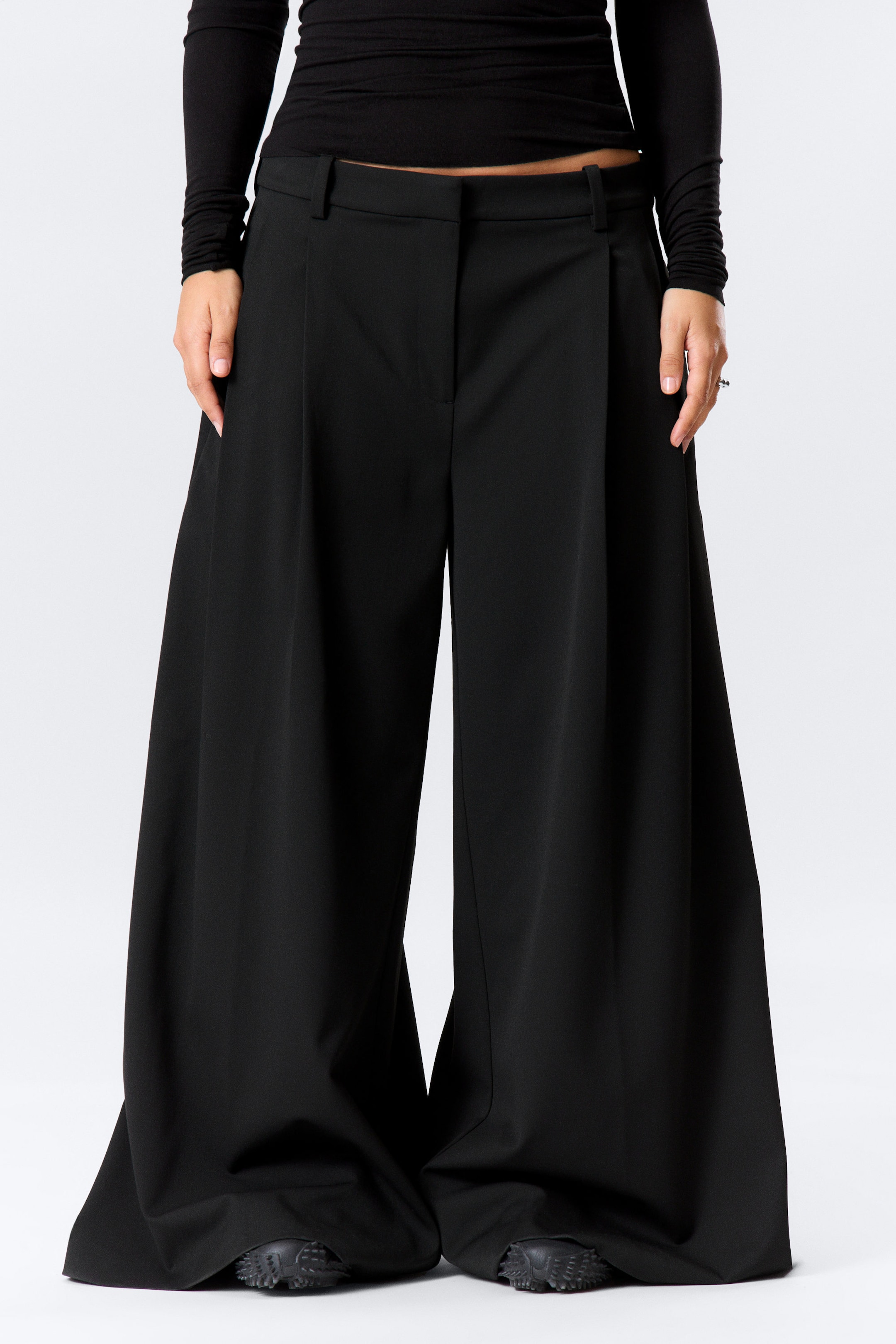 Black - Super Wide Pleated Suiting Trousers - 2