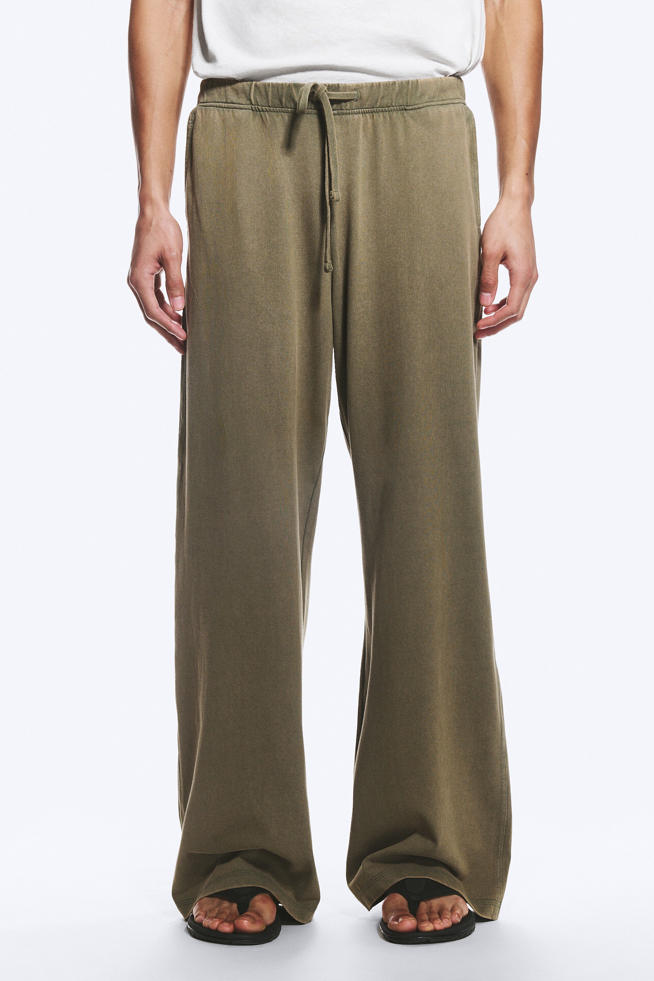 Staubiges Khakigrün - Weite Pyjamahose aus Baumwolle - 1