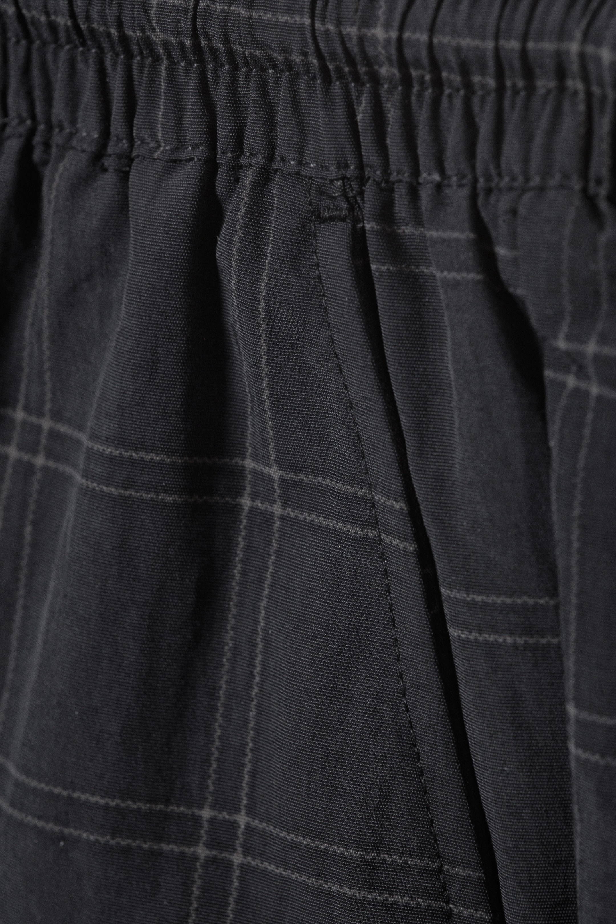Svartrutete - Rutete badeshorts i nylon - 5