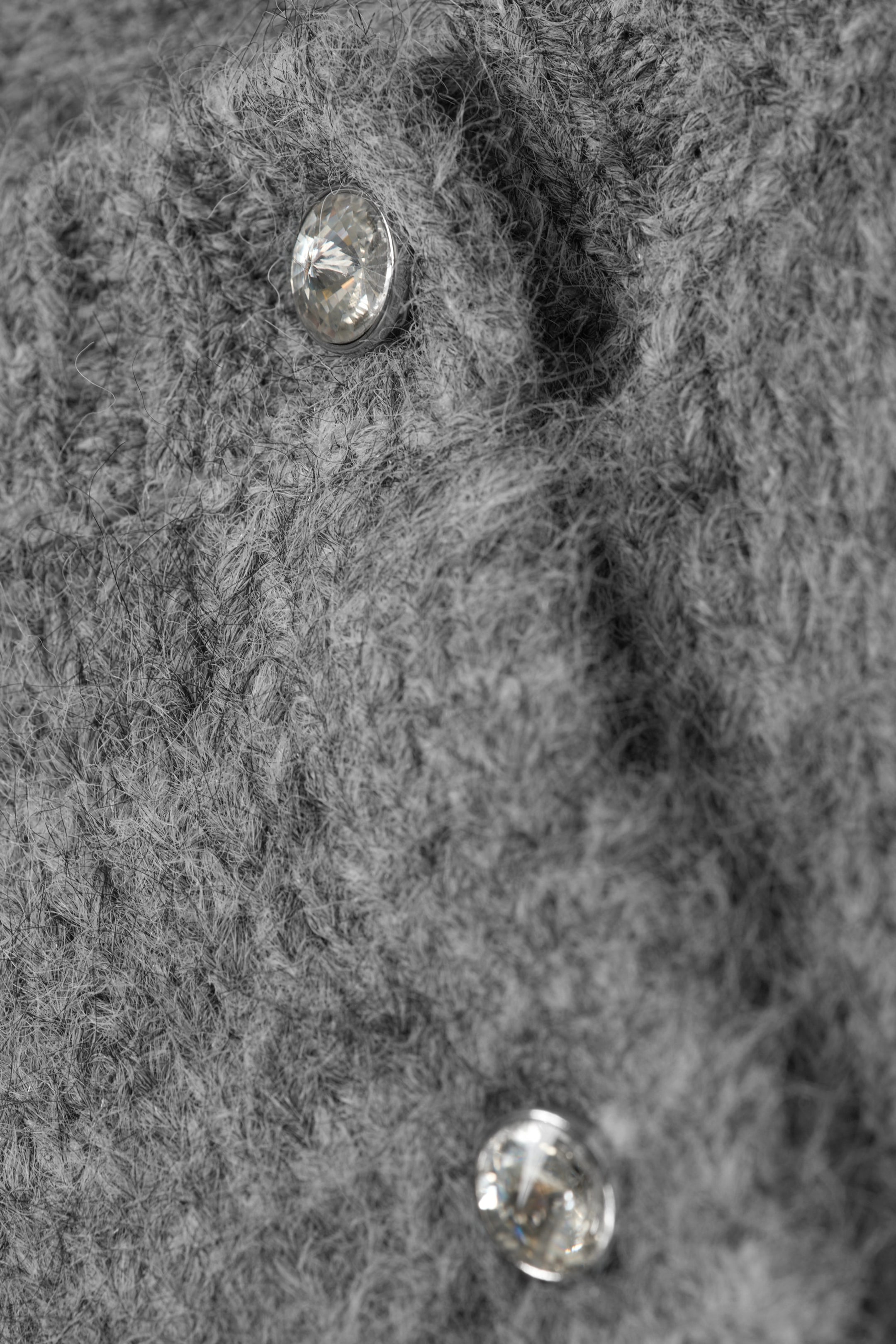 Grau meliert - Gebürstete Strickjacke mit Knöpfen - 4