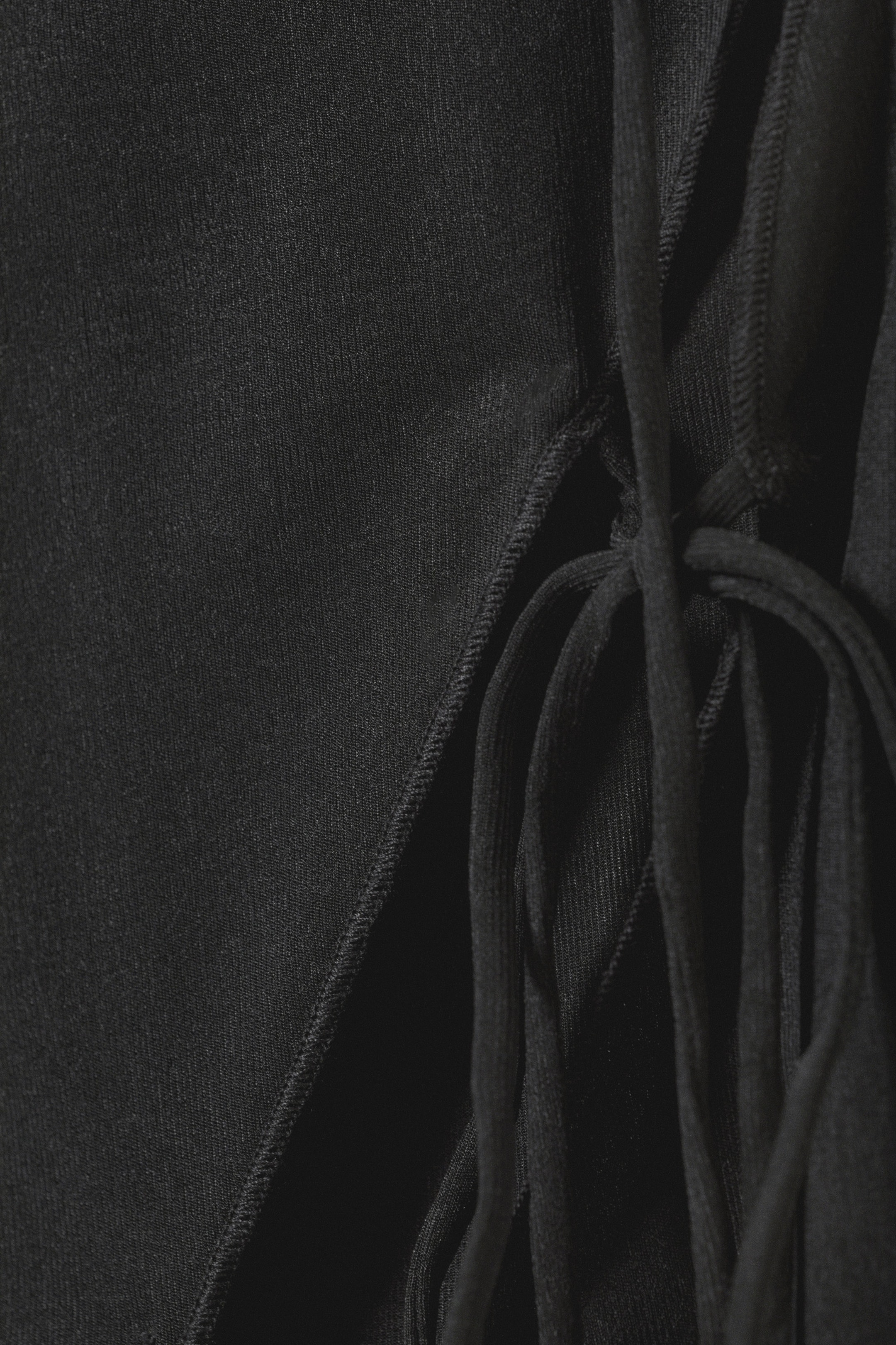Schwarz - Asymmetrisches Top mit eckigem Ausschnitt - 1