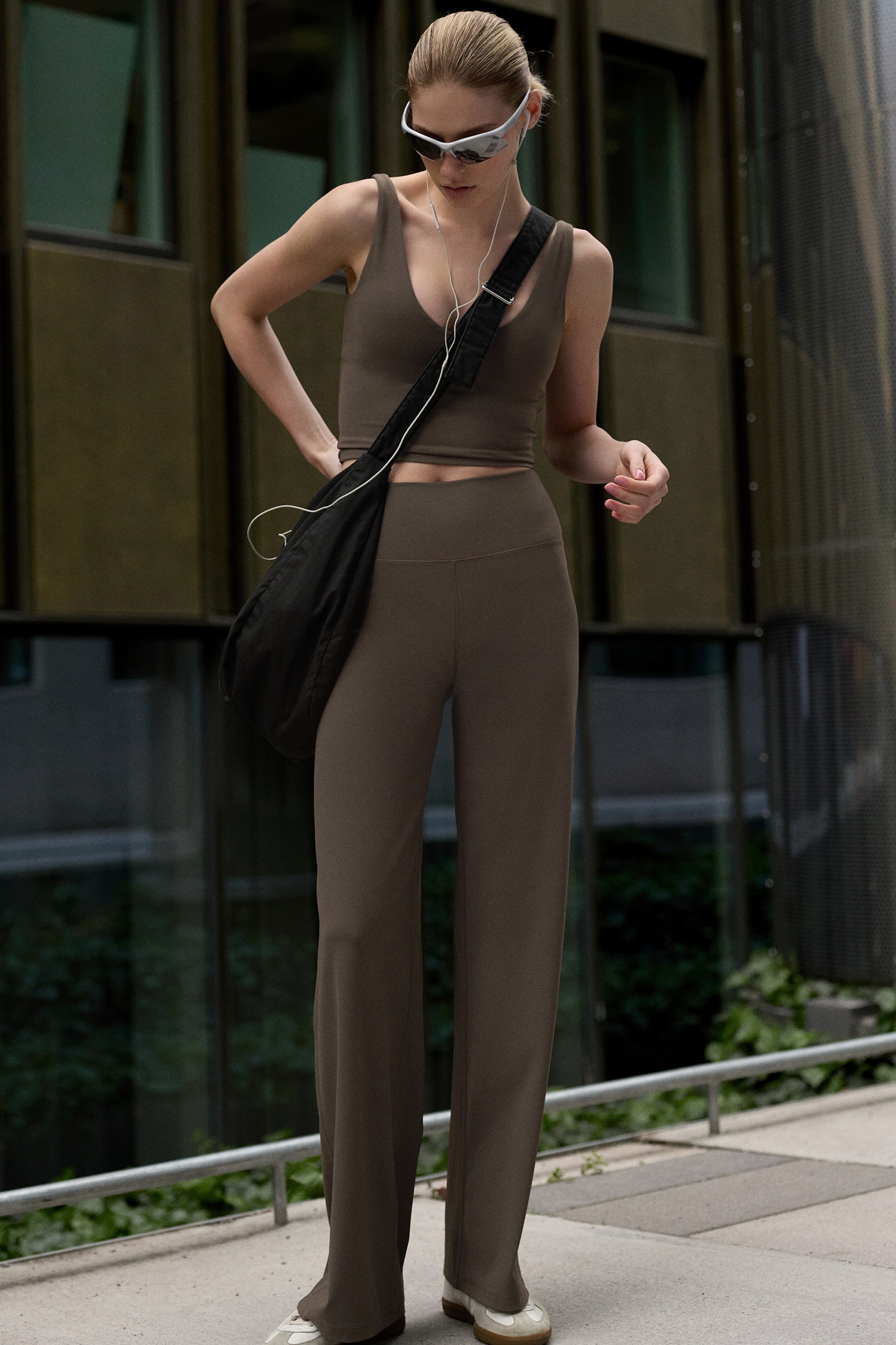 Größeres Bild ansehen: Relaxte Sporthose - Dunkles Graubraun - Ladies | H&M DE 1