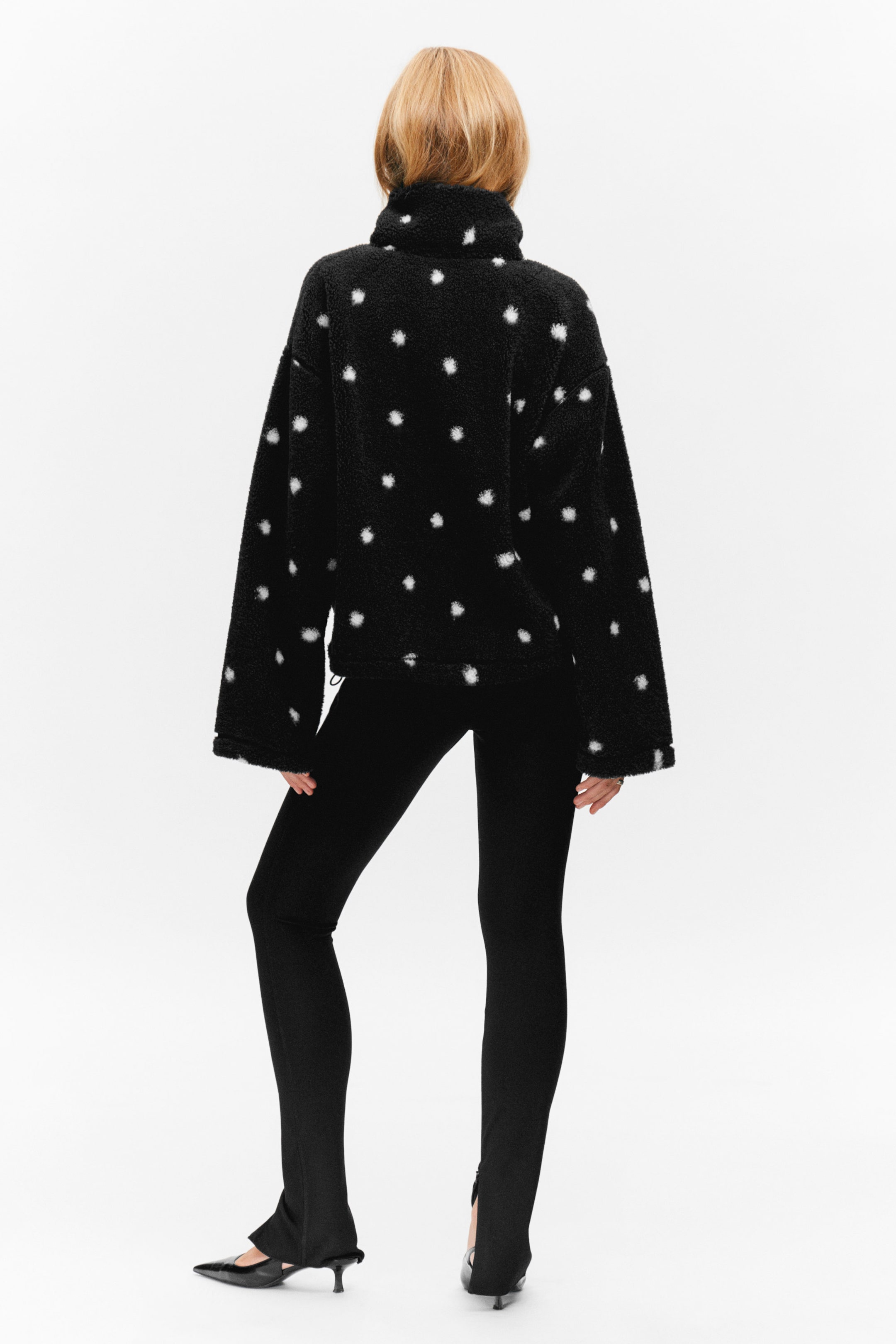 Gepunktetes Schwarz - Fleecejacke mit Reißverschluss - 2