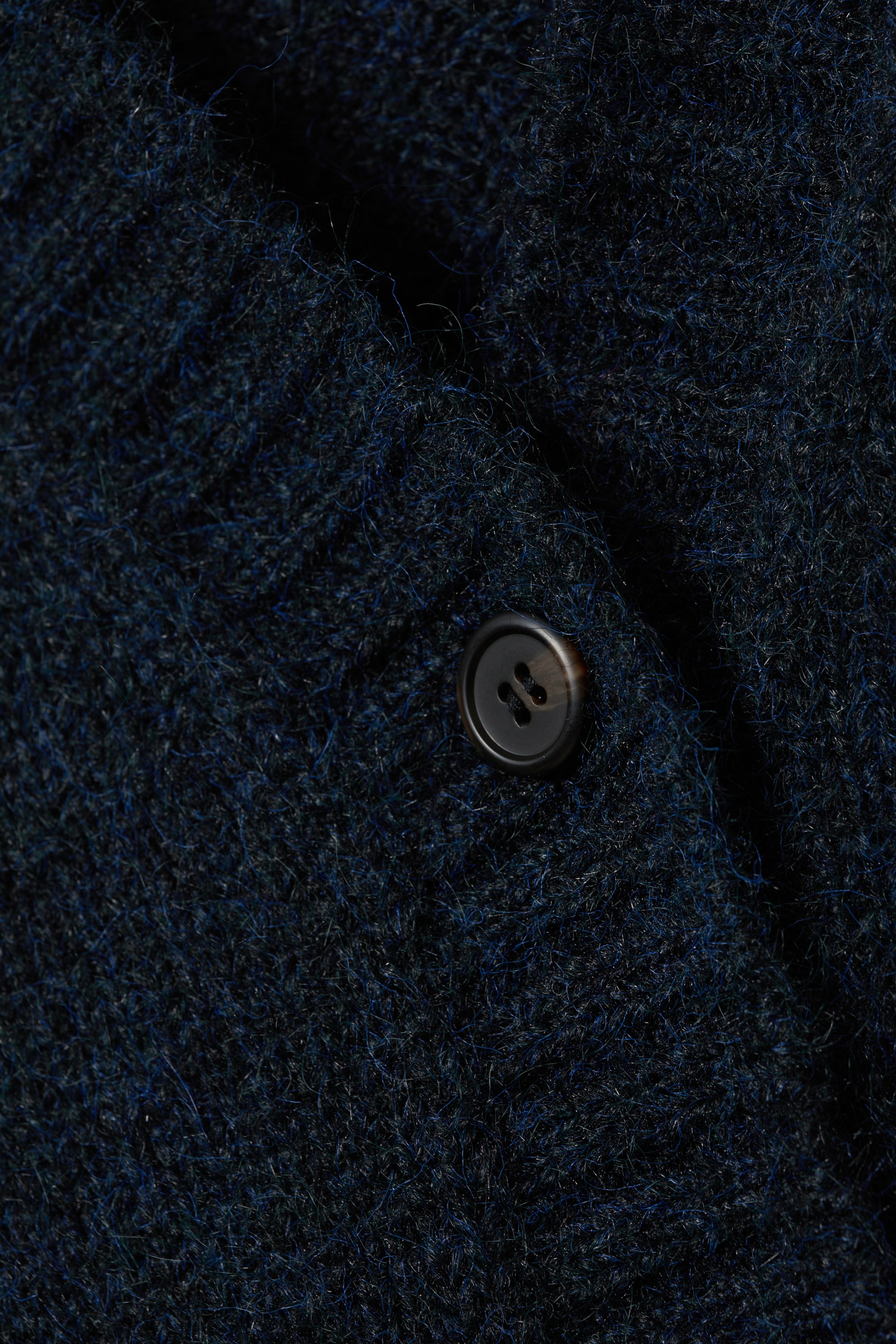 Größeres Bild anzeigen: Locker gestrickter Cardigan mit V-Ausschnitt - Dunkelblau - Ladies | H&M AT 6
