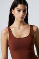 Rostbraun - Figurbetontes Tanktop mit eckigem Ausschnitt - 1