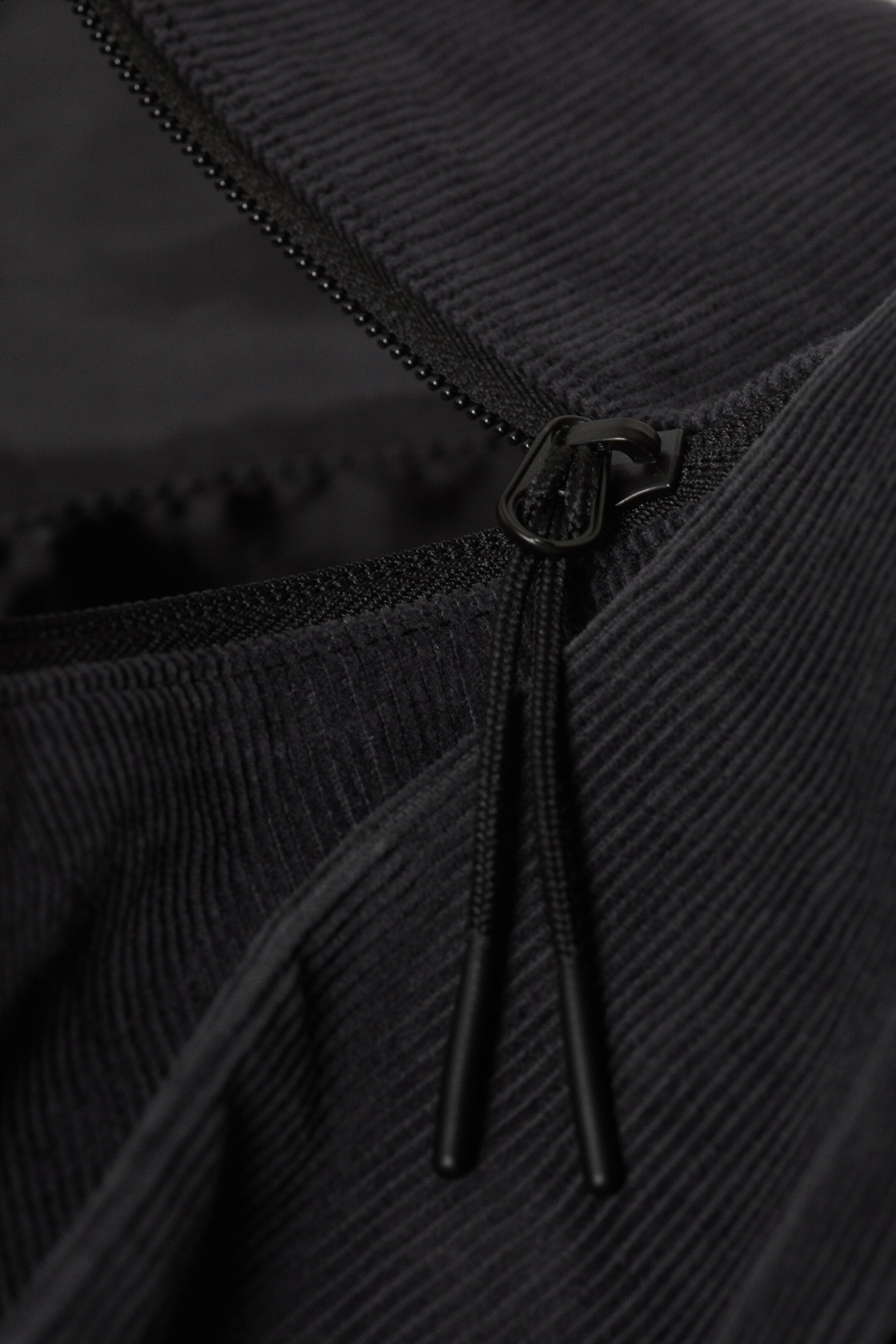 Visualizza immagine più grande: Borsa a tracolla Samir in velluto a coste - Nero - UOMO | H&M IT 4