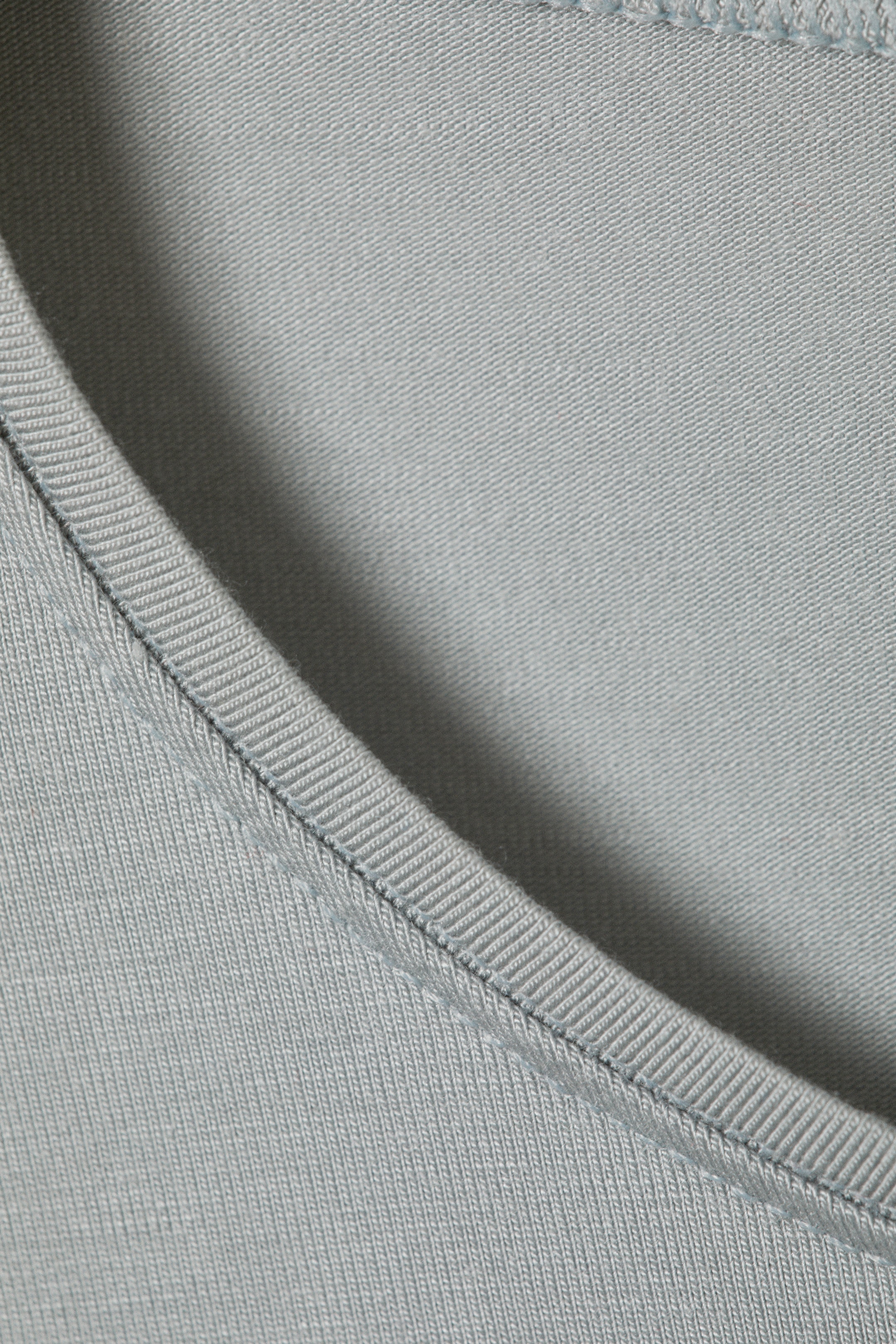 Größeres Bild anzeigen: Longsleeve-Top aus Lyocell mit schmaler Passform - Grau mit leichtem Blaustich - Ladies | H&M AT 5