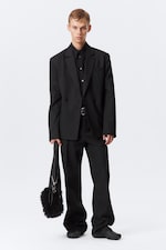 Schwarz - Nadelstreifen - Doppelreihiger Blazer mit körpernaher Passform - 1