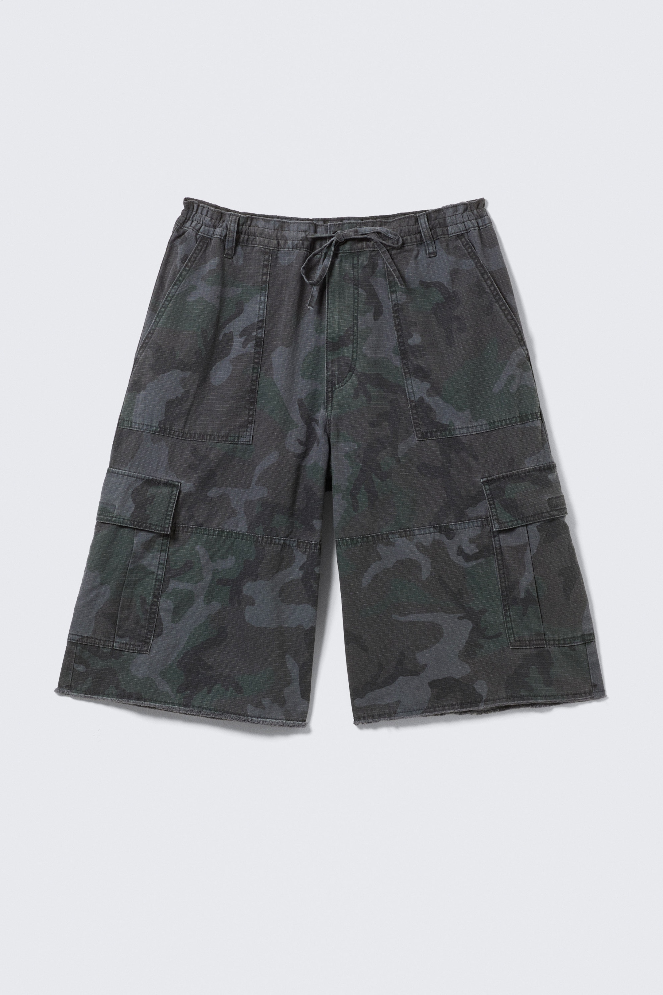 Navy Camo - Ruimvallende knielange cargoshort met halfhoge taille - 4