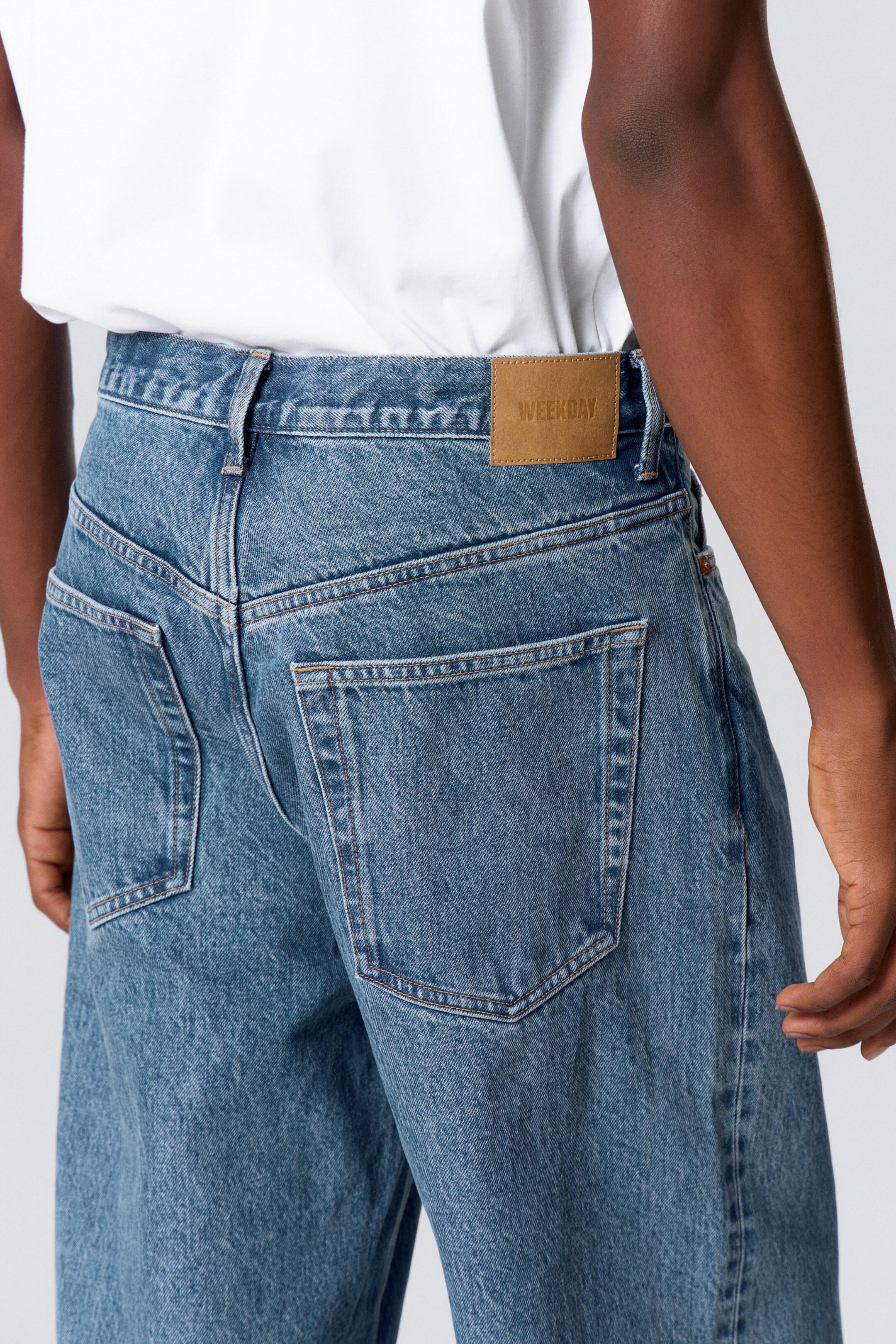 Προβολή μεγαλύτερης εικόνας: Galaxy Loose Straight Leg Jeans - 90s Blue - Μπλε Μεσαίο - Men | H&M GR 6