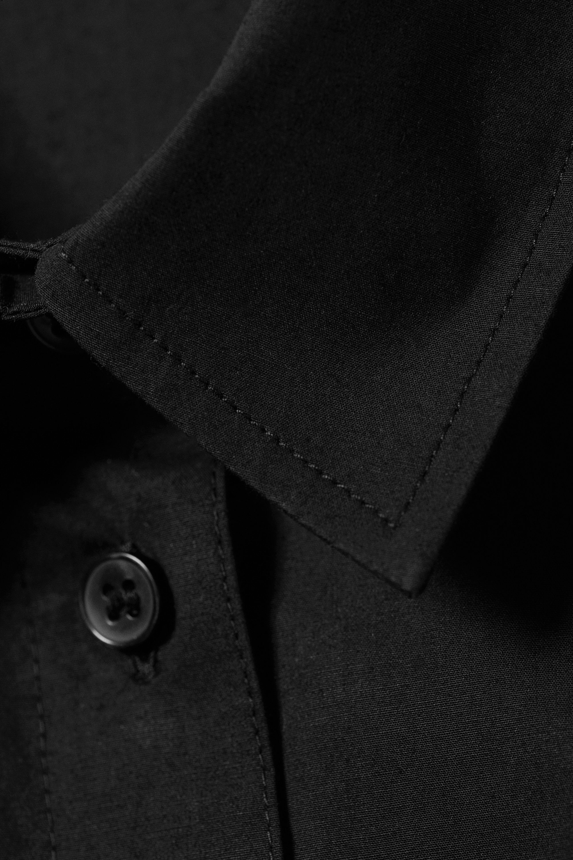 Schwarz - Eng anliegendes langärmliges Baumwollhemd - 5