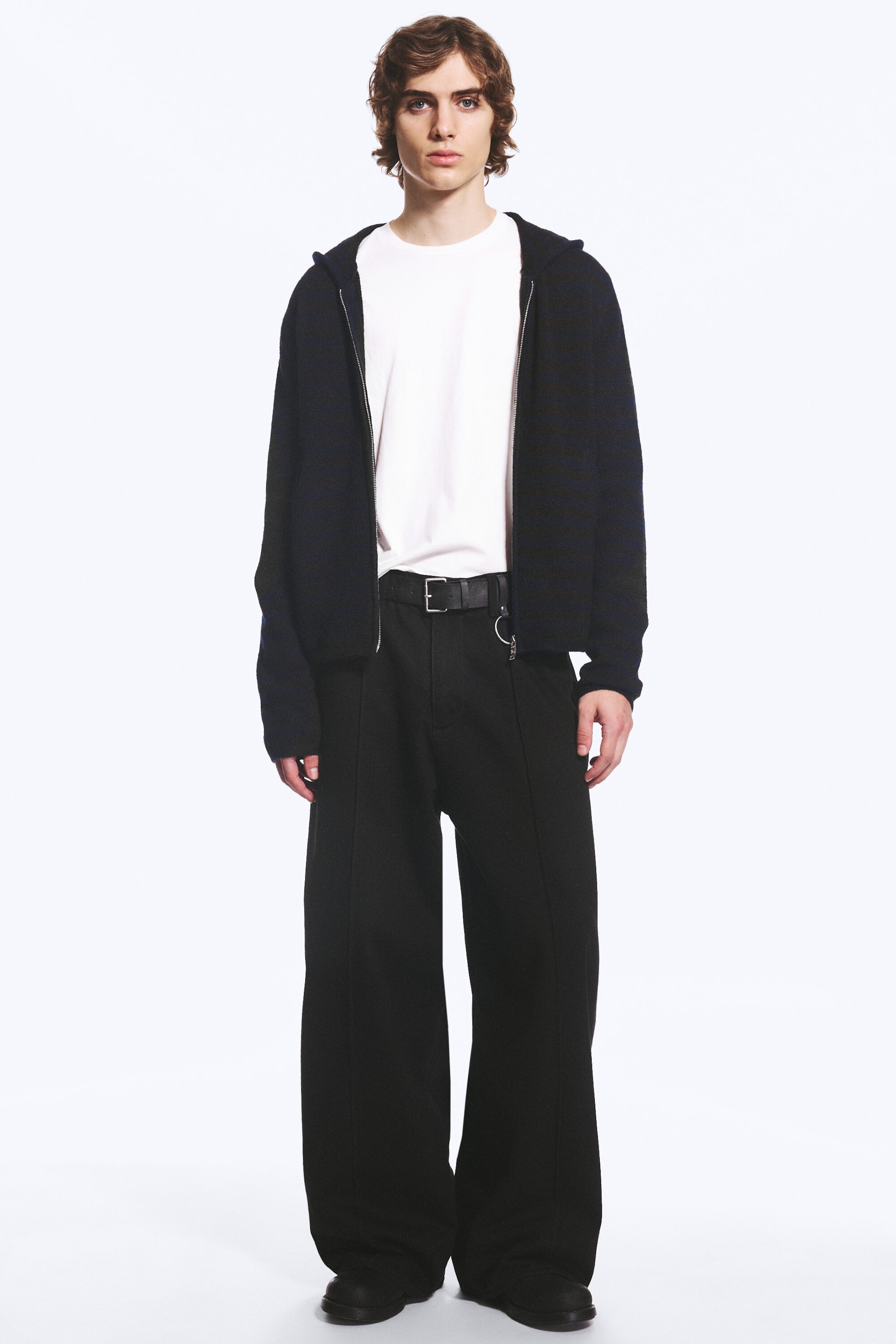 Black Rinse - Low-Rise Tailored Baggy Jeans - 1