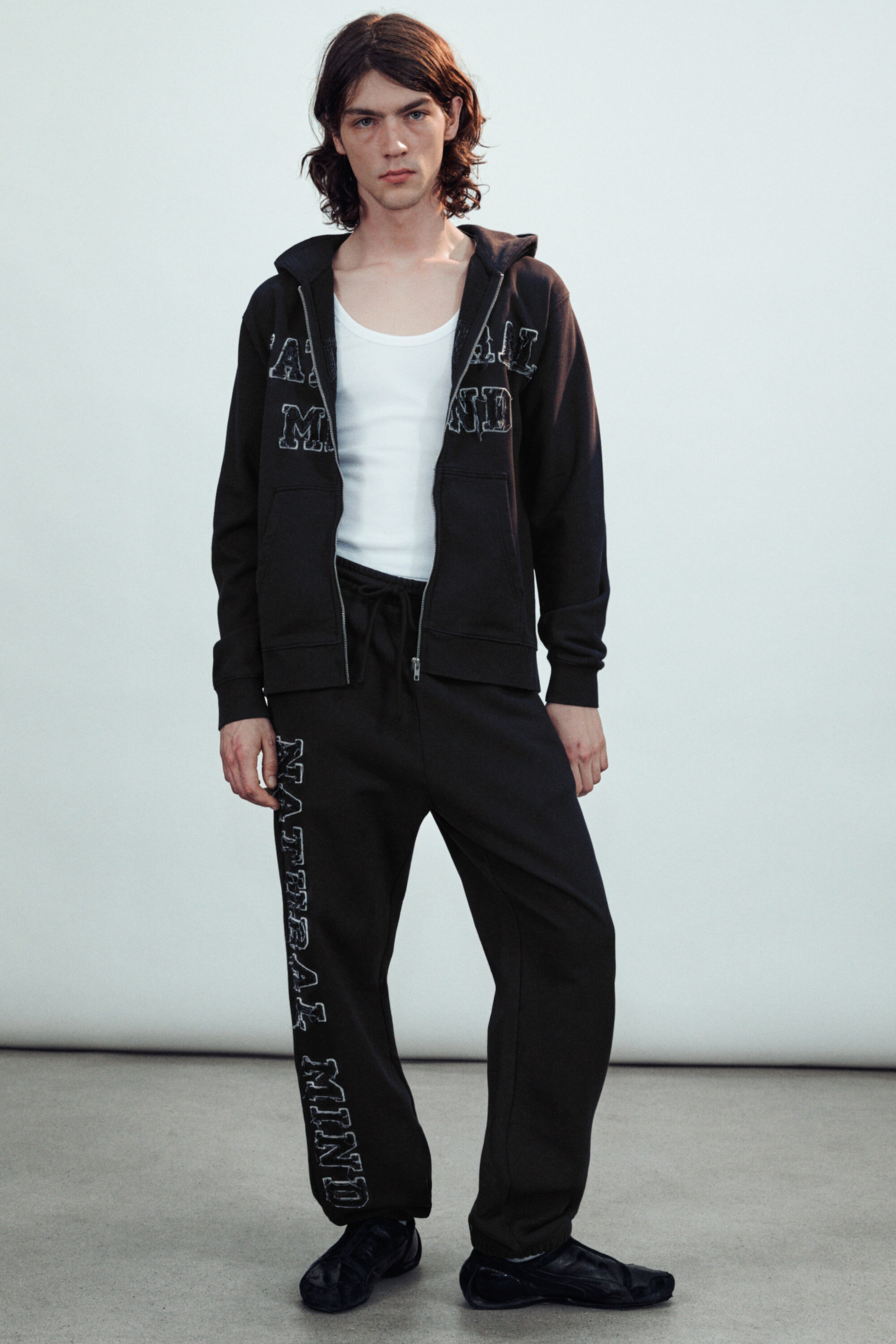 Zwart - Mechatok hoodie met geborduurde rits - 1