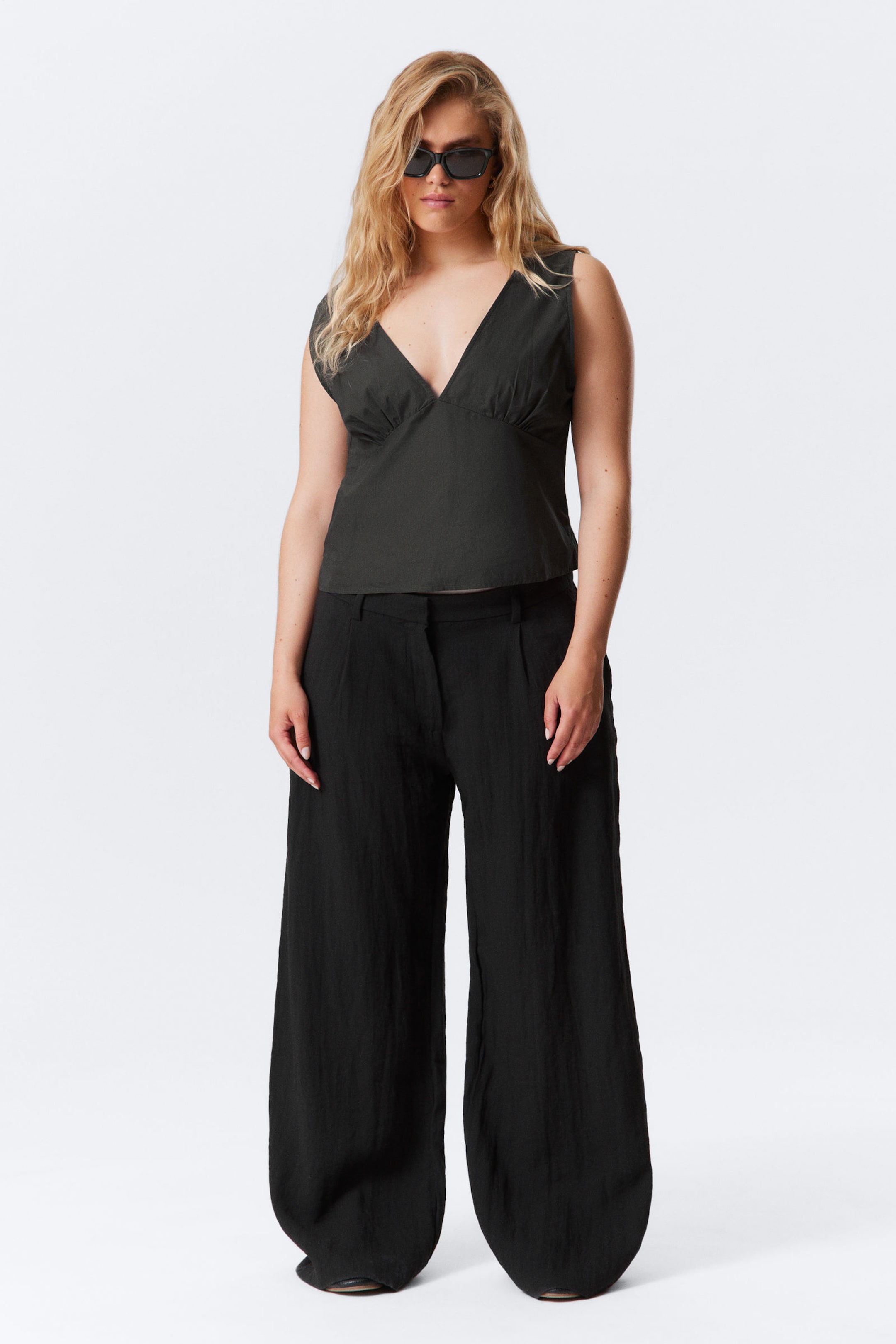 #383938 - Sleeveless V-Neck Cotton Poplin Top - 2