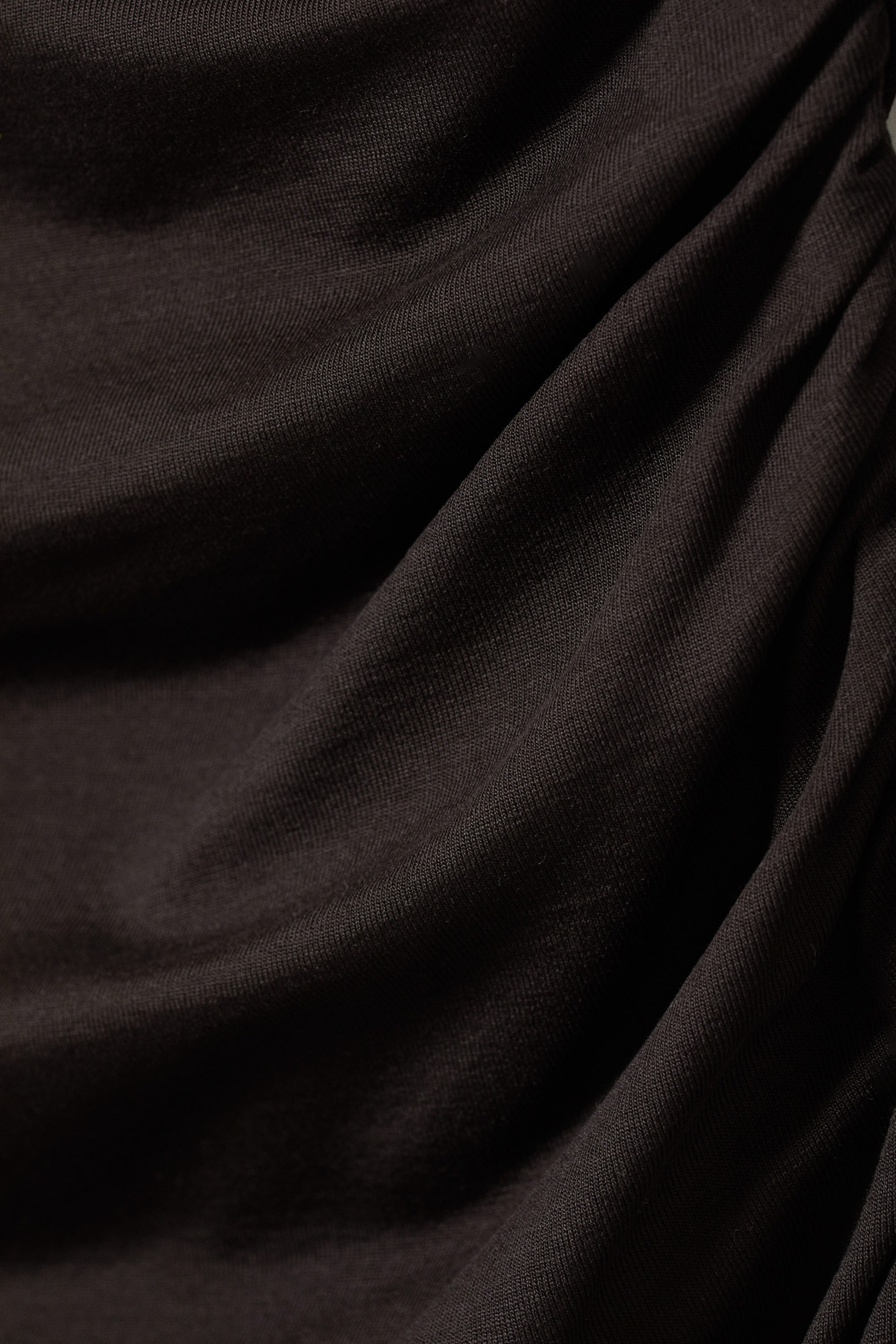 Dunkelbraun - Gerafftes Minikleid mit langen Ärmeln - 2