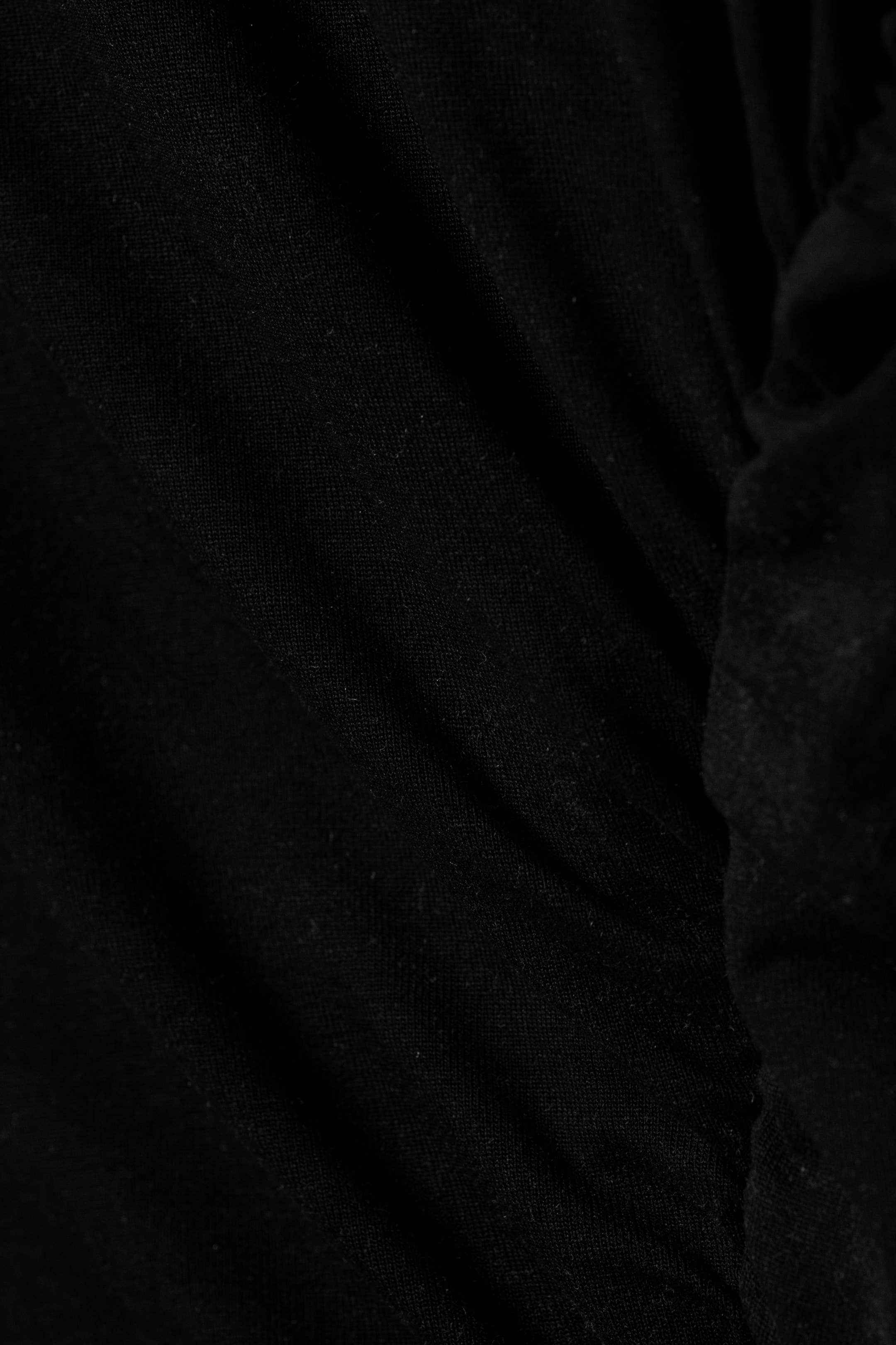 Visa större bild: Smal draperad lyocelltopp - Svart - DAM | H&M SE 6