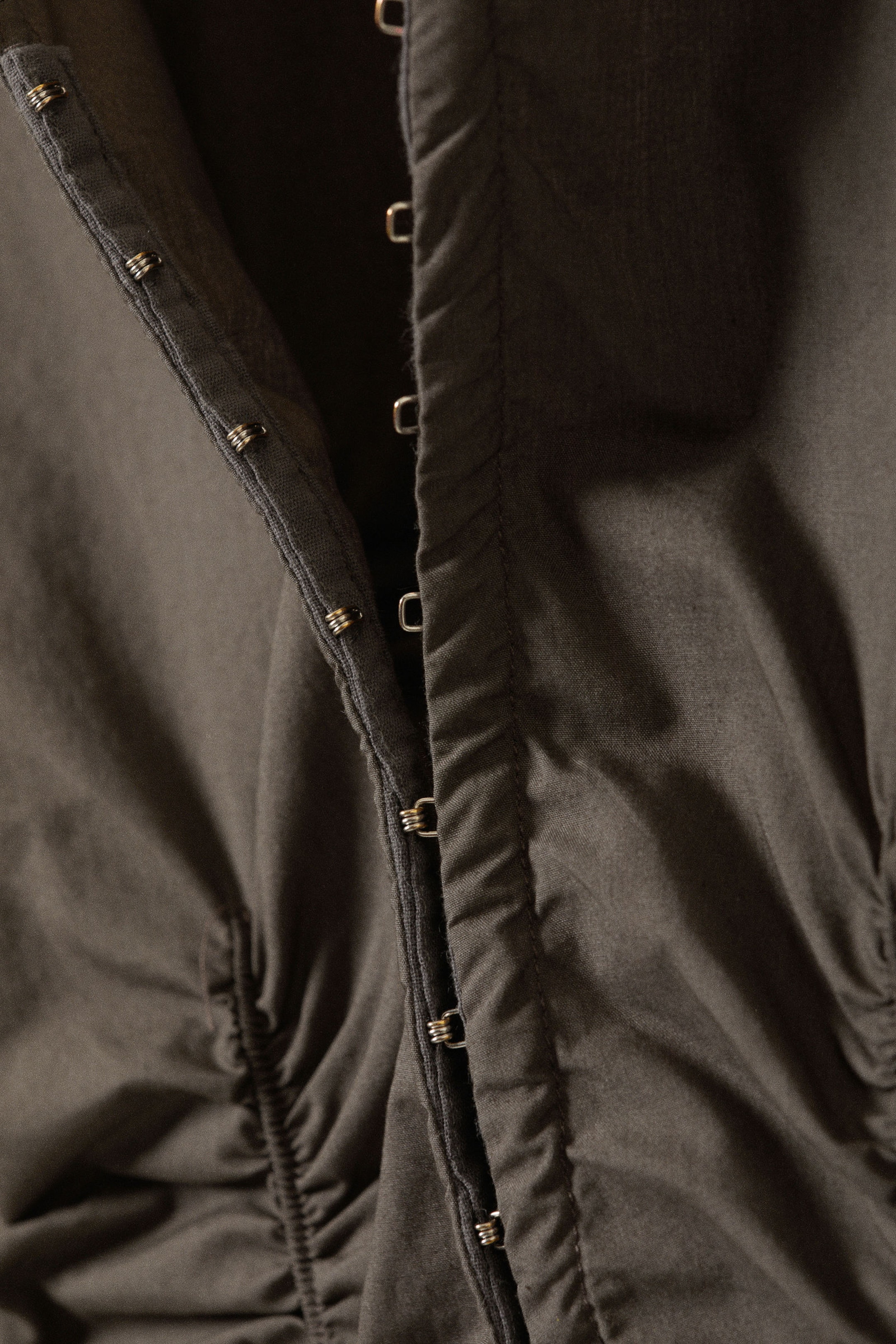 Dark Mole - Gathered Poplin V-neck Shirt - 2