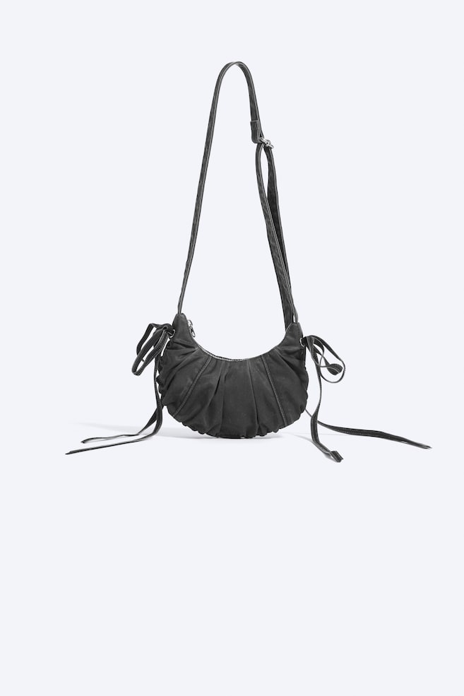 Kleine Crossbody-Bag mit geschwungener Form - Dunkelgrau - 1
