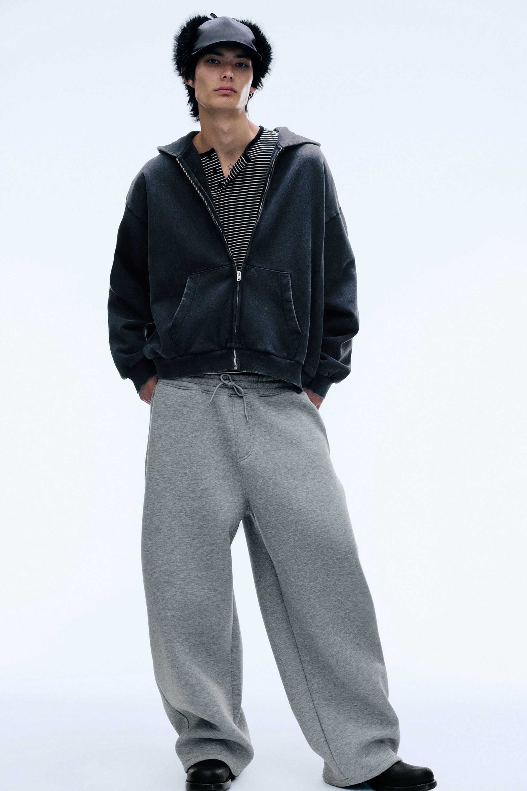 Worn Black - Heavy Loose Zip Hoodie - 2