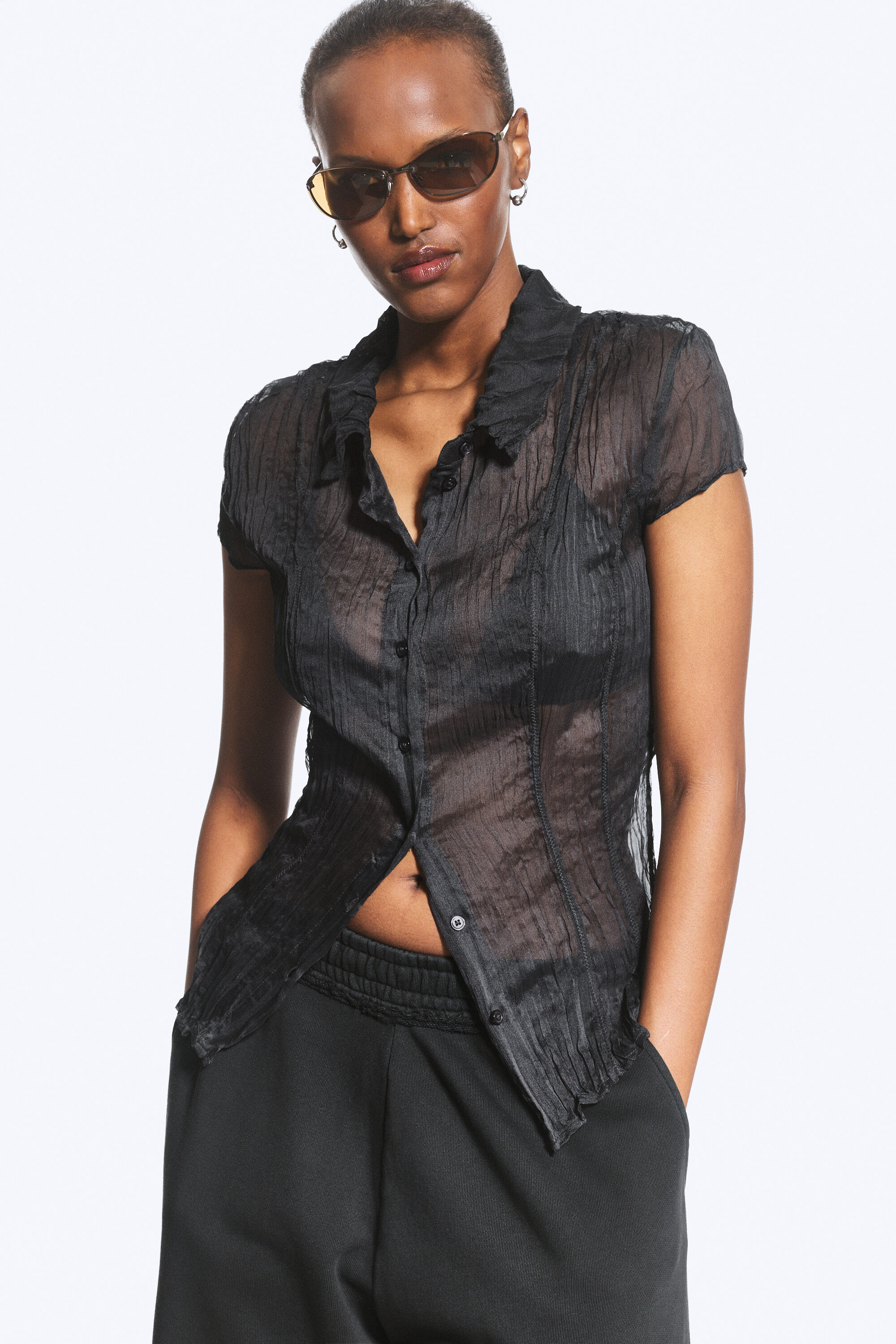 short-sleeved crinkle shirt - Dark Grey | Weekday WW