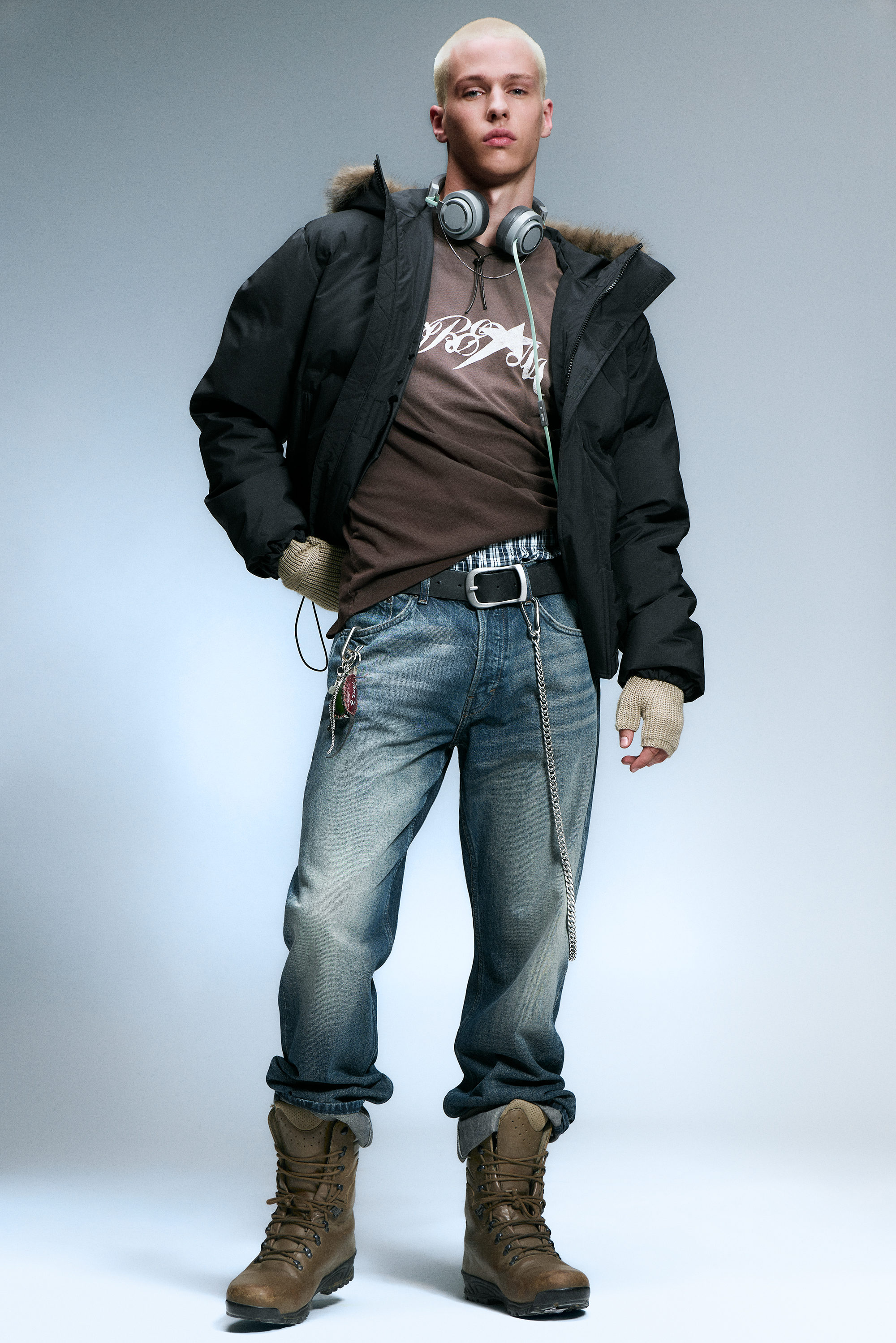 Svart - Hooded Puffer Jacket with Faux Fur Trim - 1