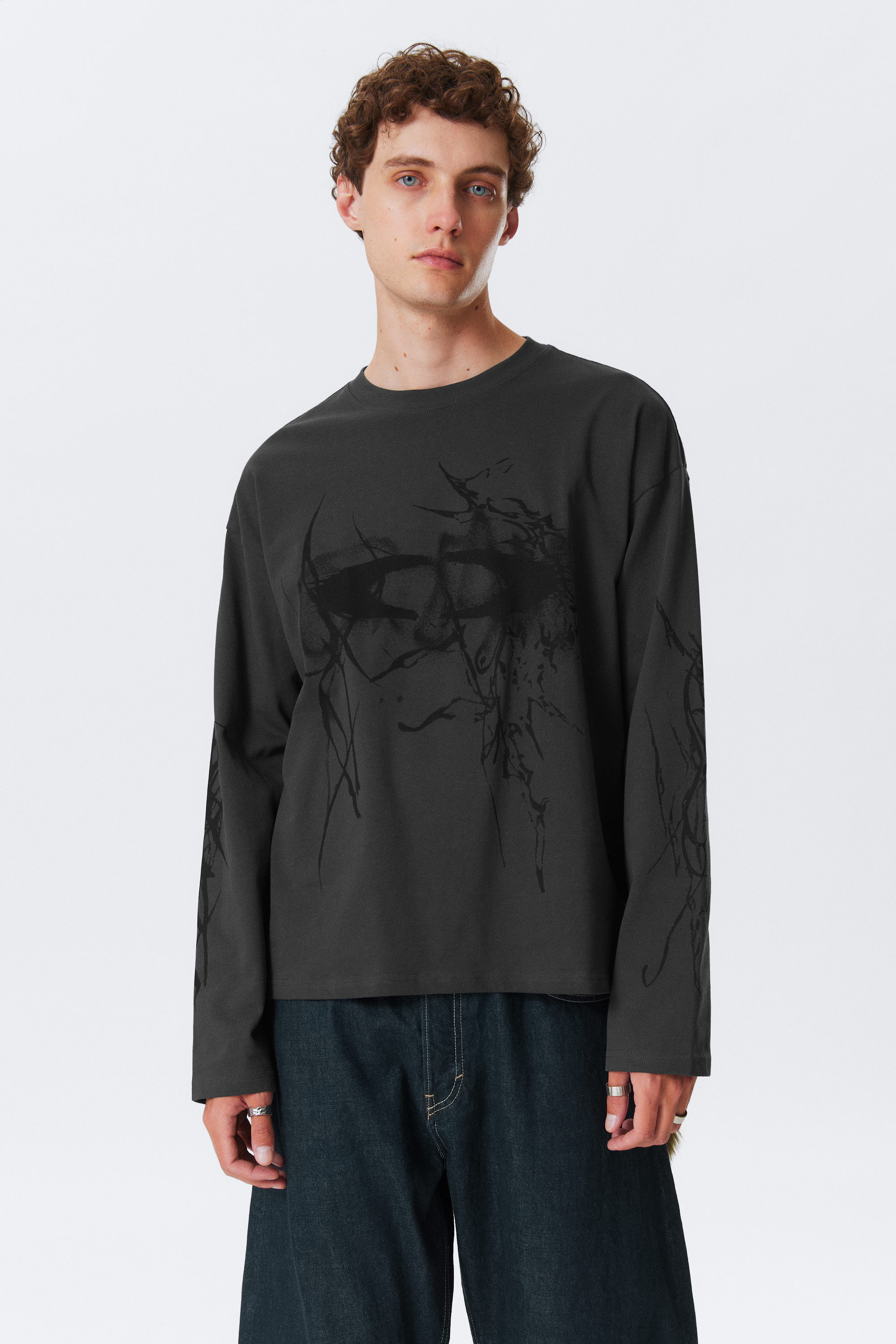 Dunkelgrau - Big Mess - Kastiges Langarmshirt mit Grafikprint - 1