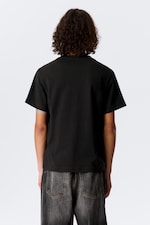 Schwarz - Klassisches T-Shirt mit boxy Fit - 2