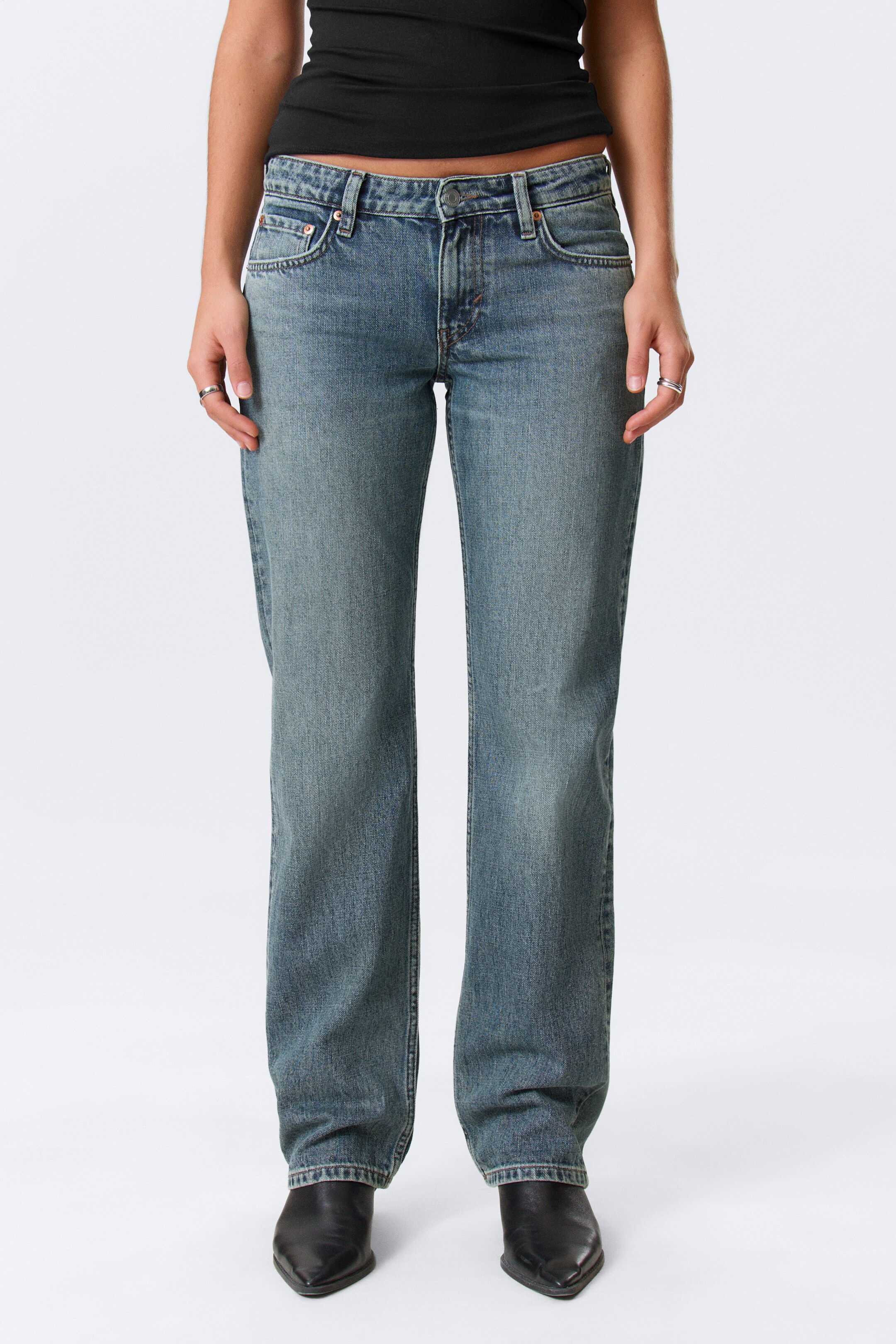 Vezi imaginea mai mare: Arrow Low Rise Regular Straight Leg Jeans - Albastru Deschis – Albastru Mediu - FEMEI | H&M RO 2