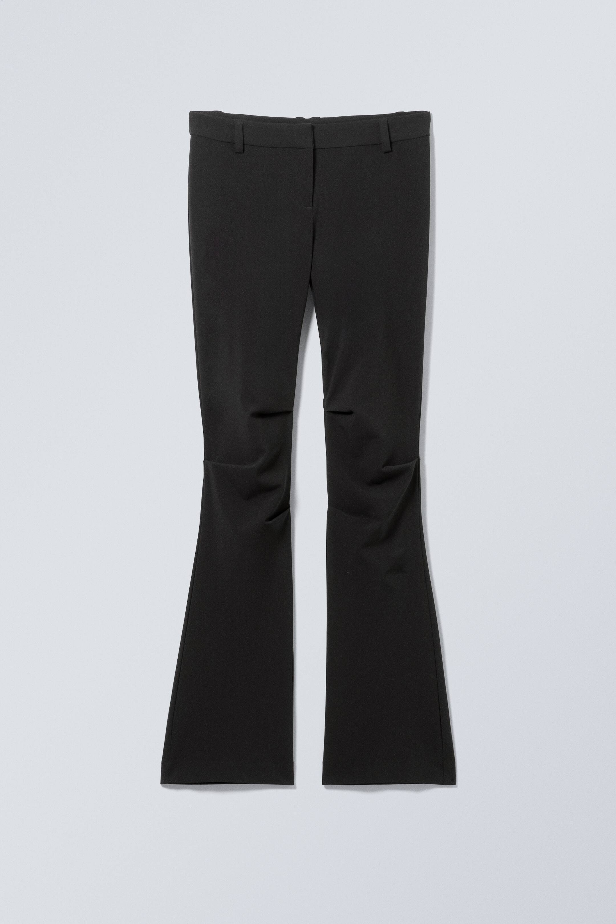 Visa större bild: Låga smala utsvängda plisserade byxor - Svart - DAM | H&M SE 1