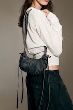 Dunkelgrau - Kleine Crossbody-Bag mit geschwungener Form - 0