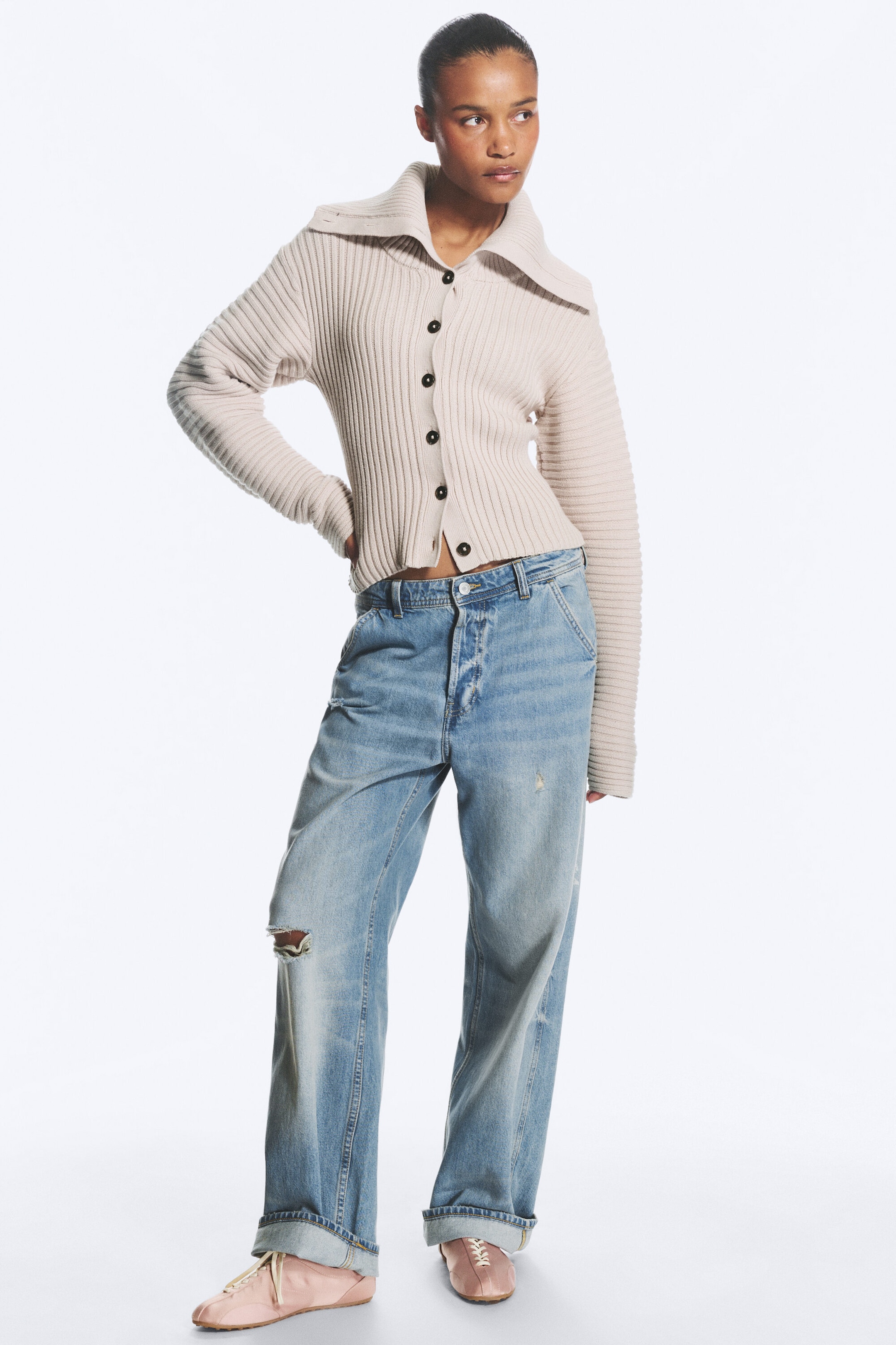 Gedecktes helles Taupe - Taillenbetonter Strick-Cardigan - 2