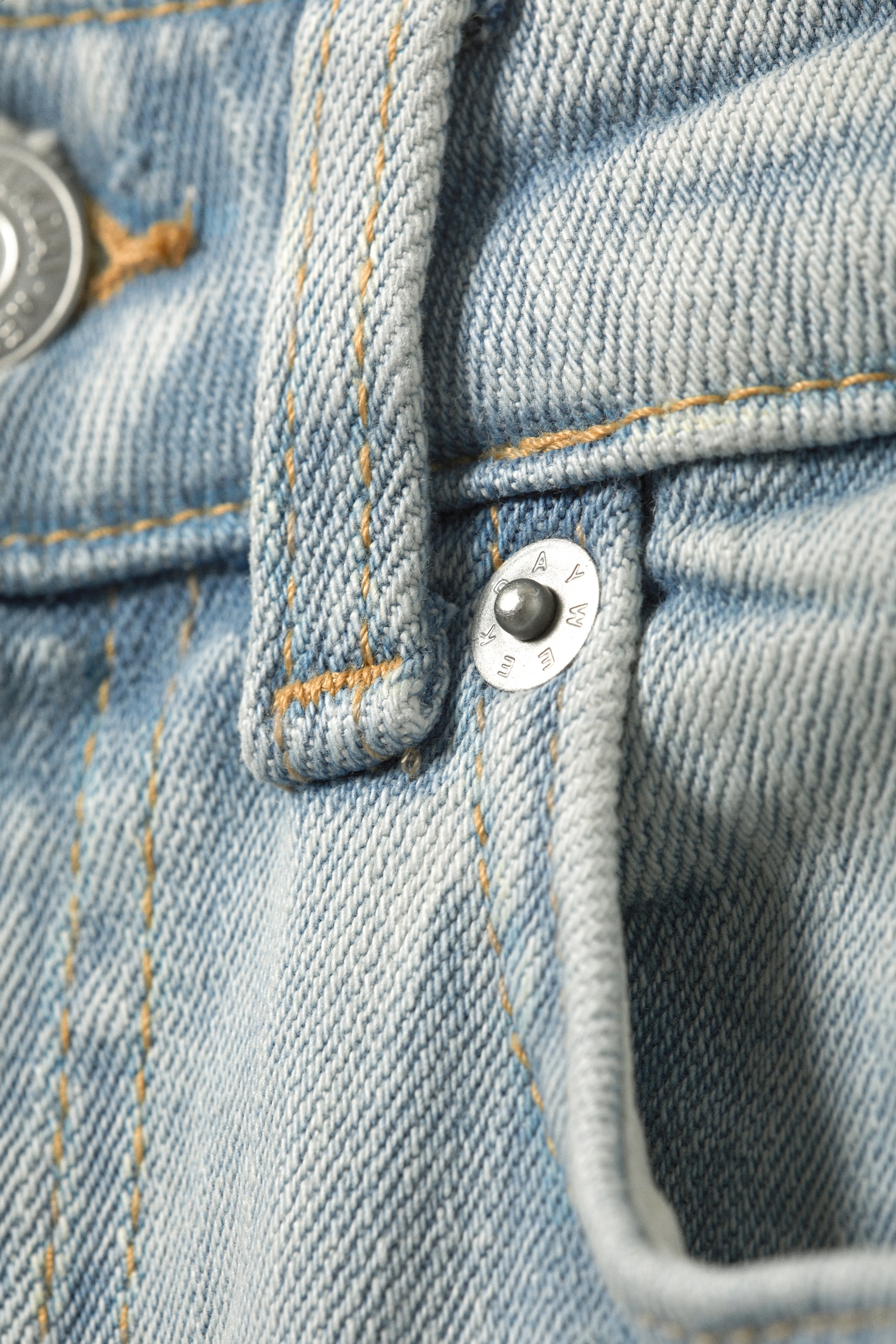 Zobrazit větší obrázek: Glow Curve High Waisted Regular Flared Leg Jeans - Snow Blue - Light Blue - ŽENY | H&M CZ 7